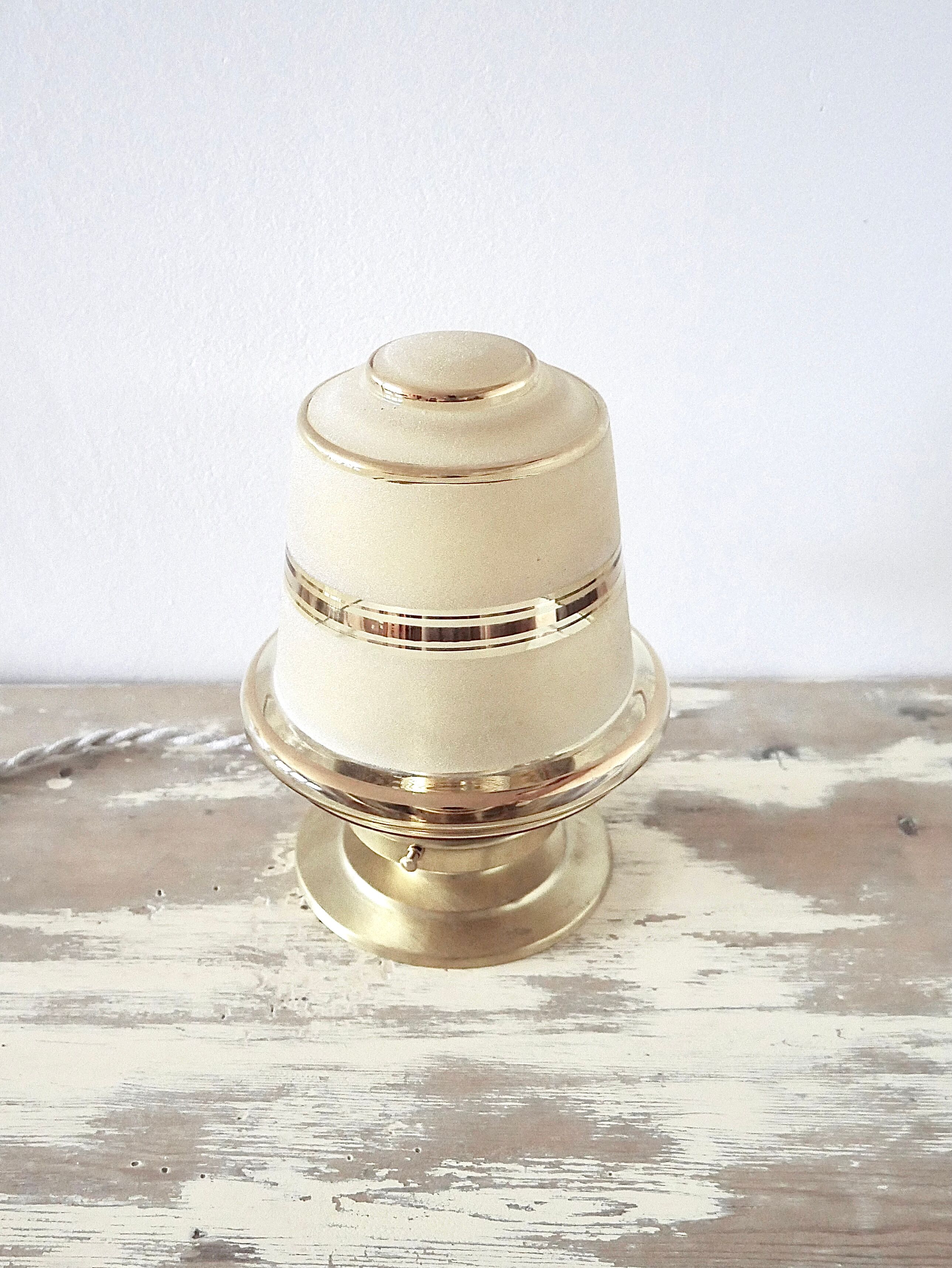 Frosted glass table lamp