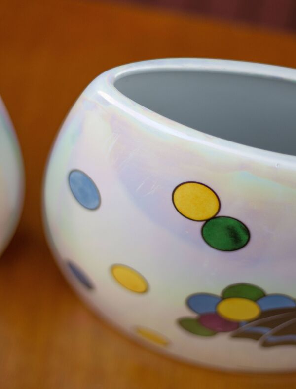 Paire de vase plat céramique irisé avec motif fille avec ballons polychrome, vase art déco, déco