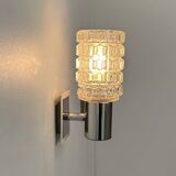 Paire d'appliques vintage, métal chromé et verre moulé pressé, Italie, 1970