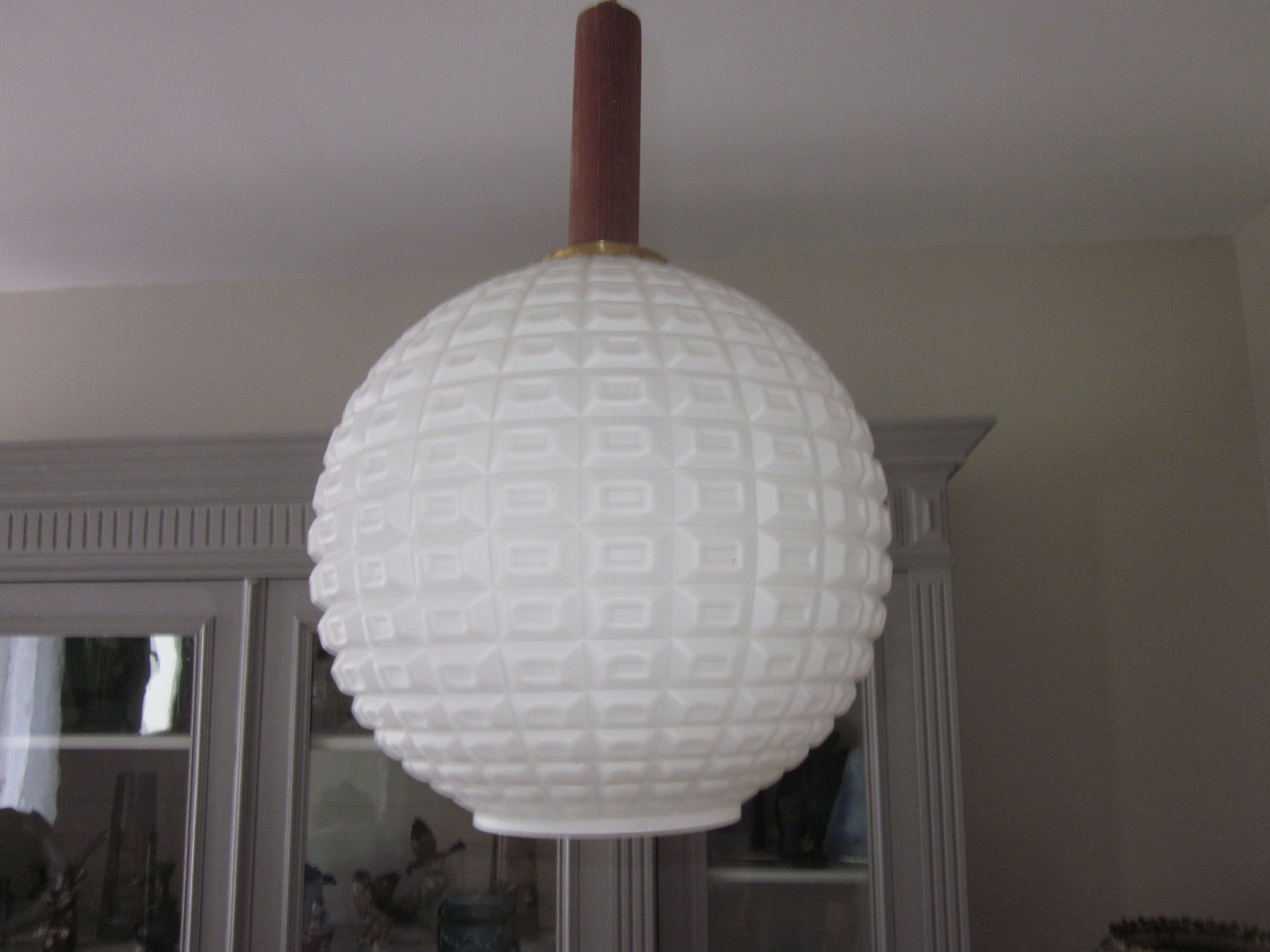 Scandinavian suspension in opaline and teak