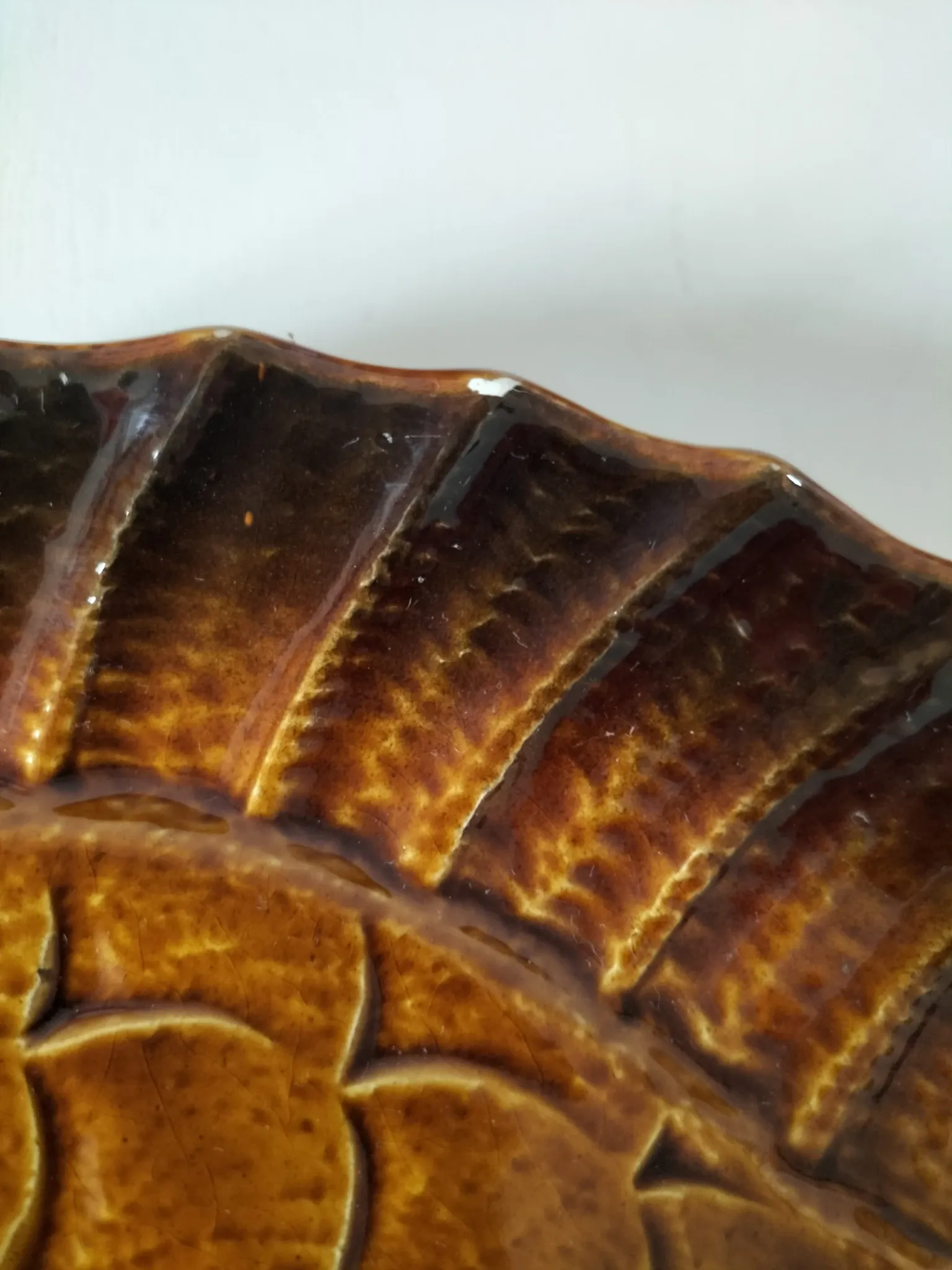 6 antique fish barbotine plates – Saint-Clément