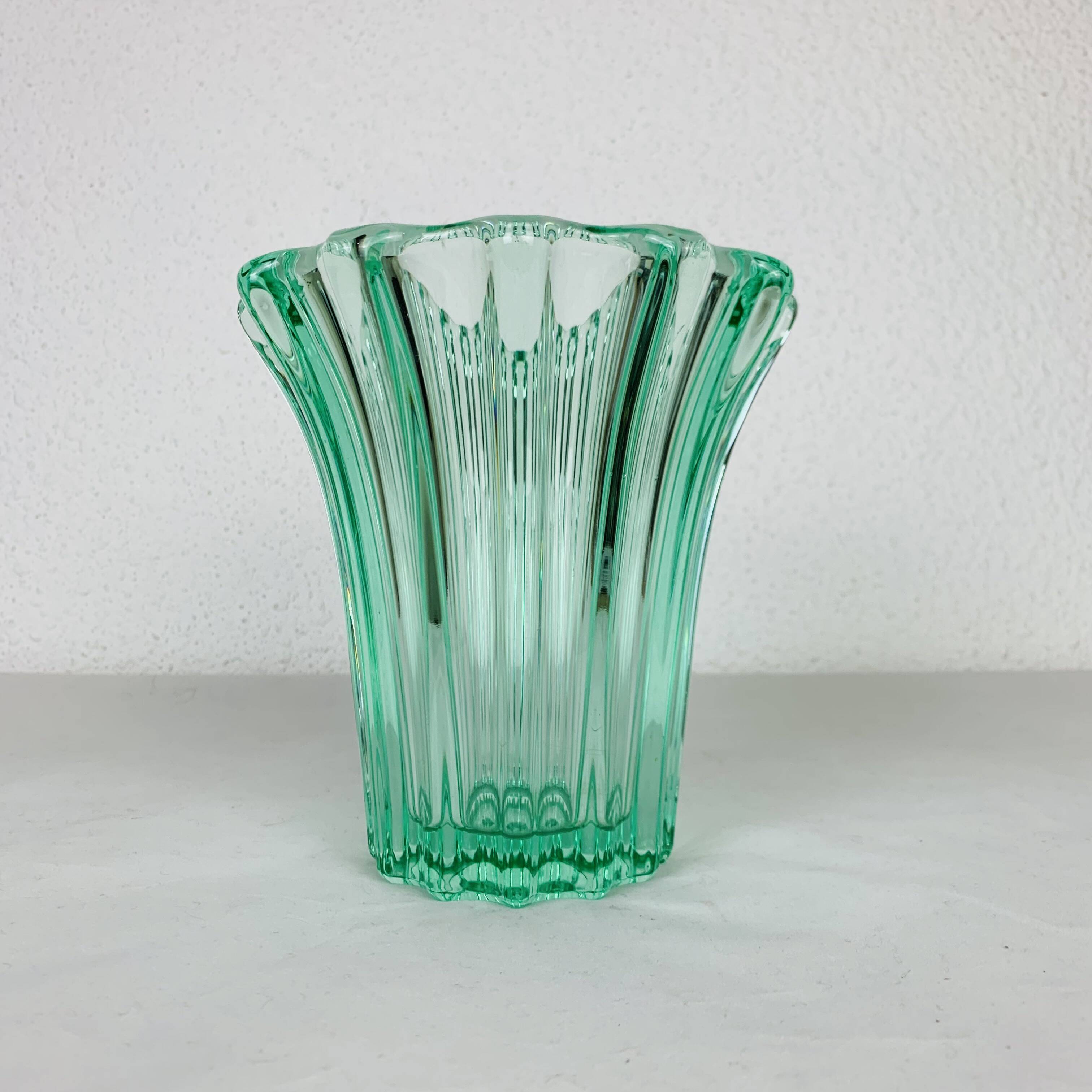 Art Deco vase Pierre d'Avesn, green color