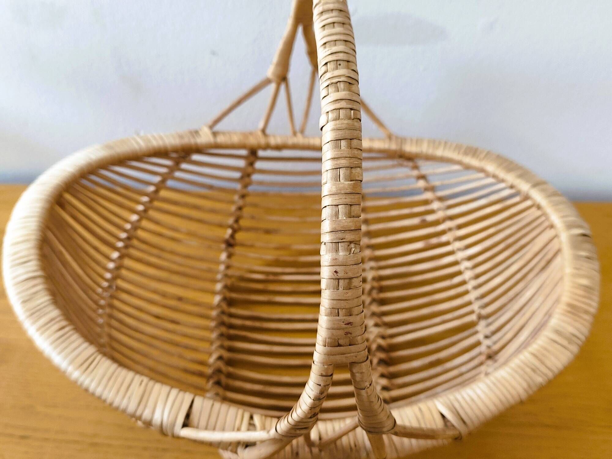 Woven wicker basket
