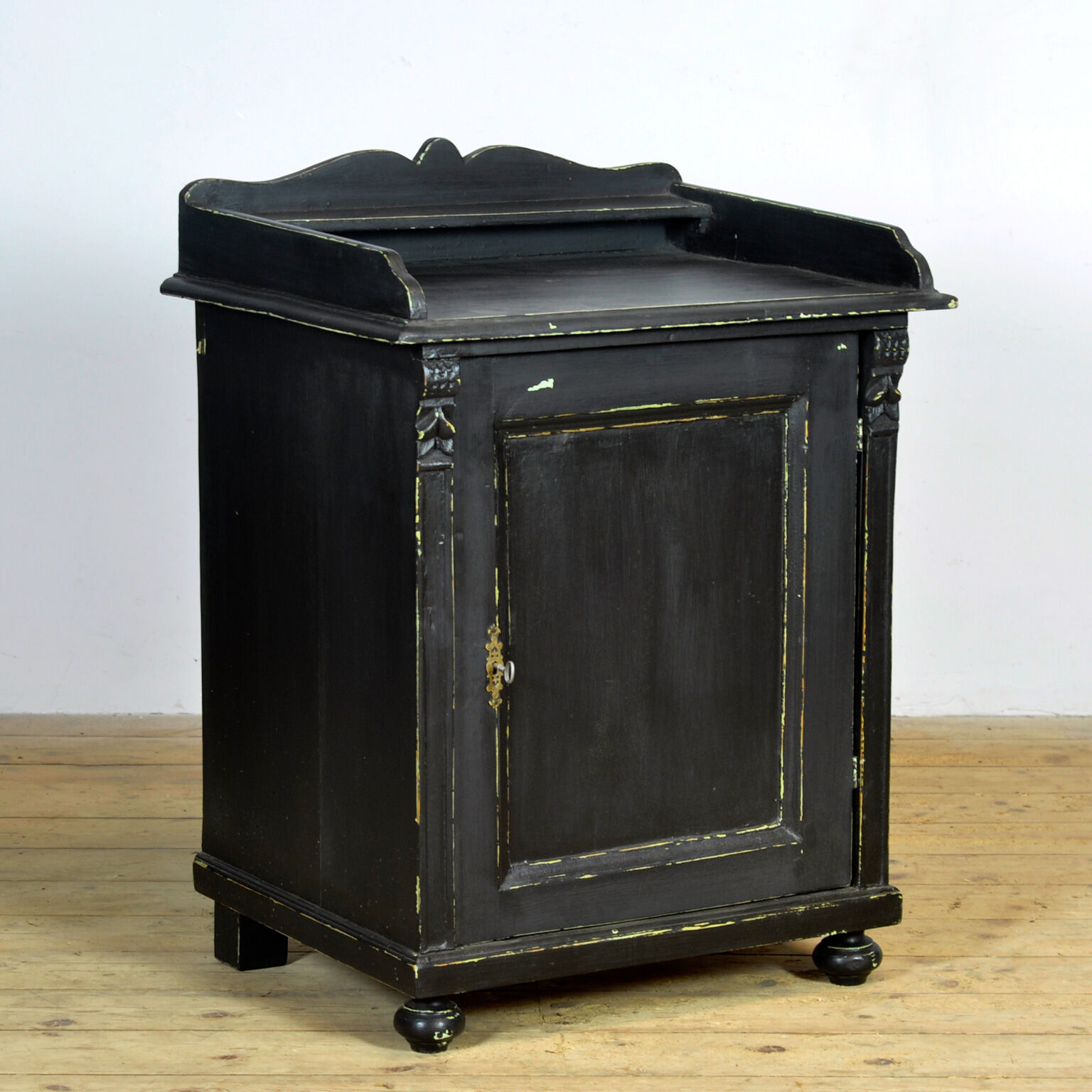 Armoire en pin, vers 1900