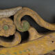 Élément en bois sculpté polychrome décor d'animaux ailés XXe Inde