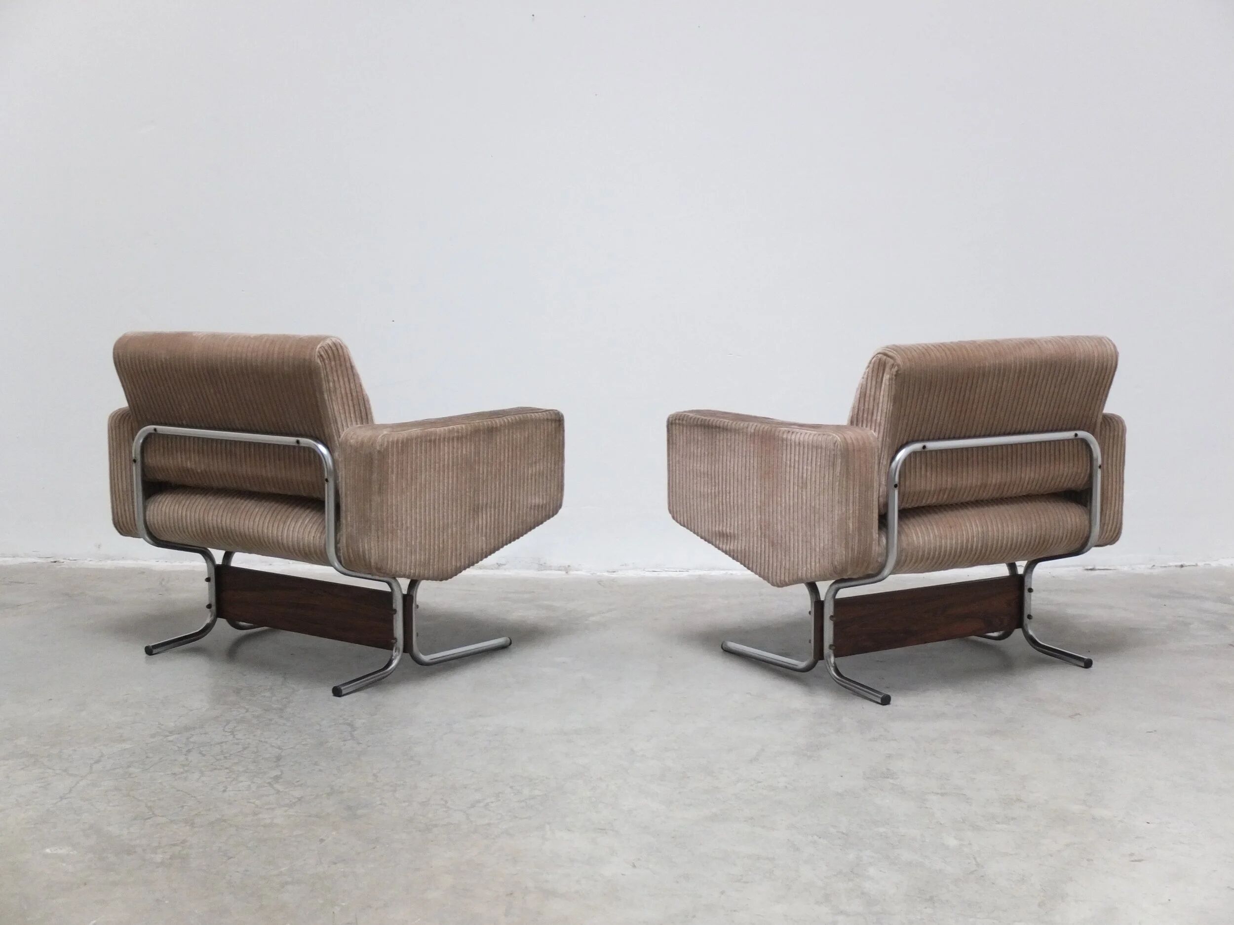 Pair of 'Caracas' lounge chairs by Pierre Guariche for Meurop, 1967