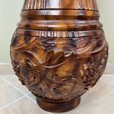 Important carved wooden jar