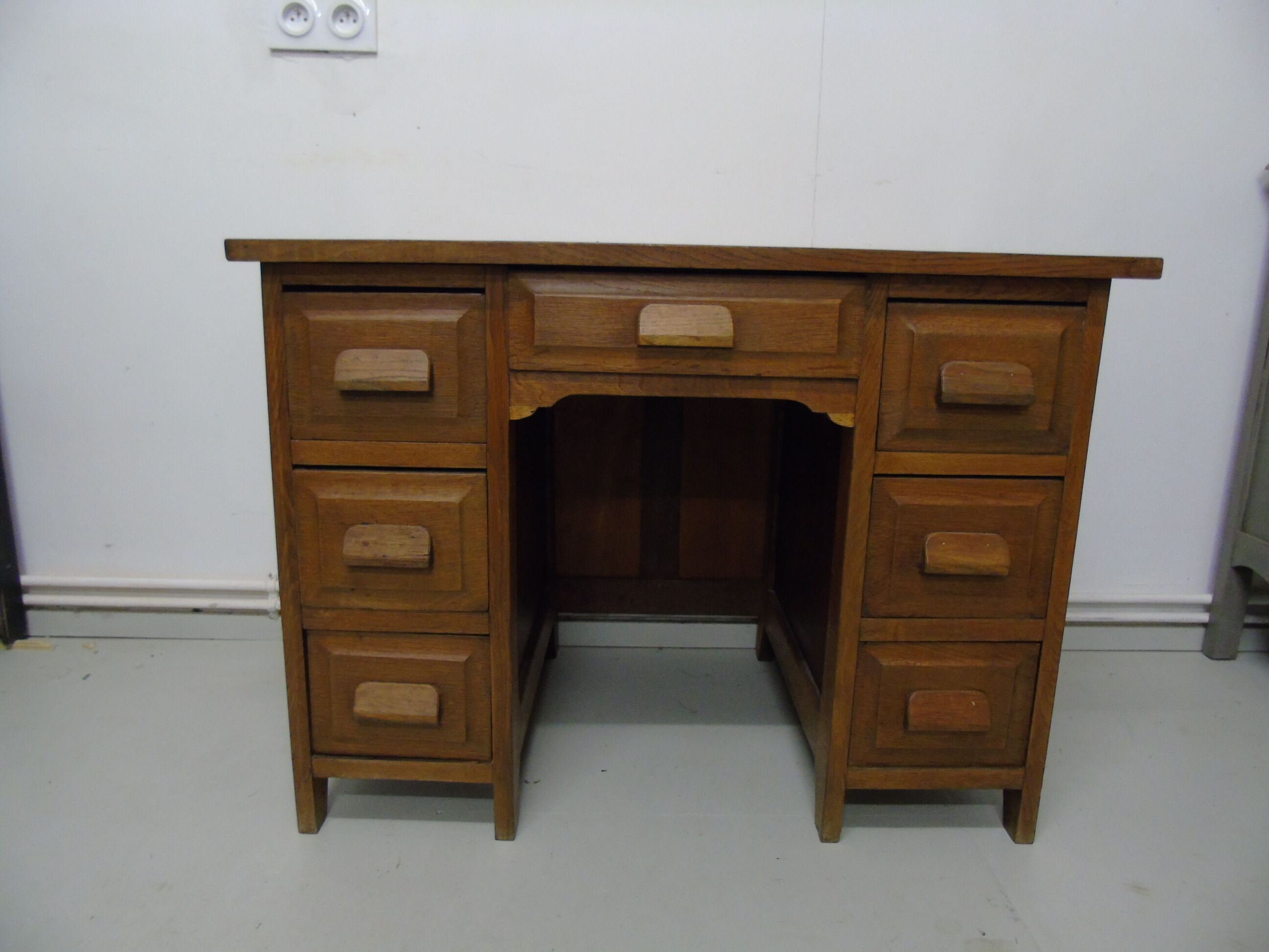 Oak children's desk