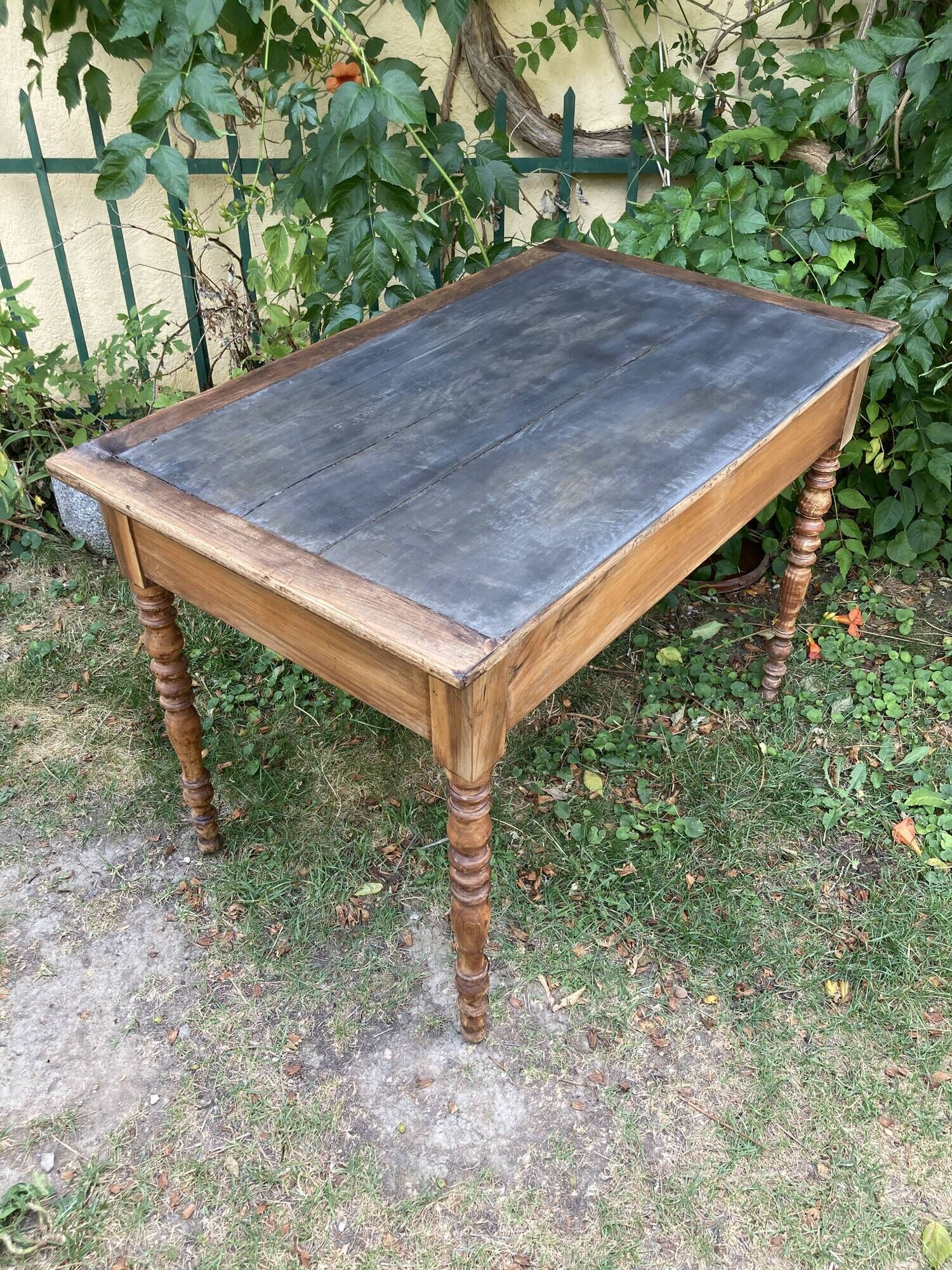 Small antique desk - beautiful patina - 99 x 60