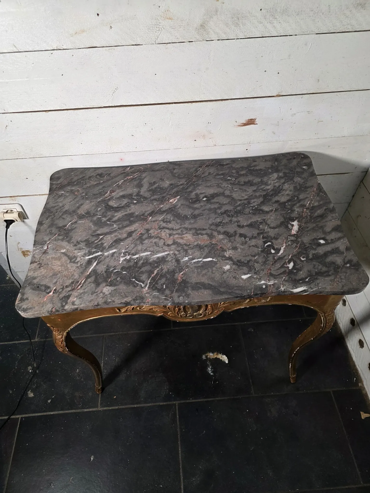Table en bois doré style Louis XV du XIXe 