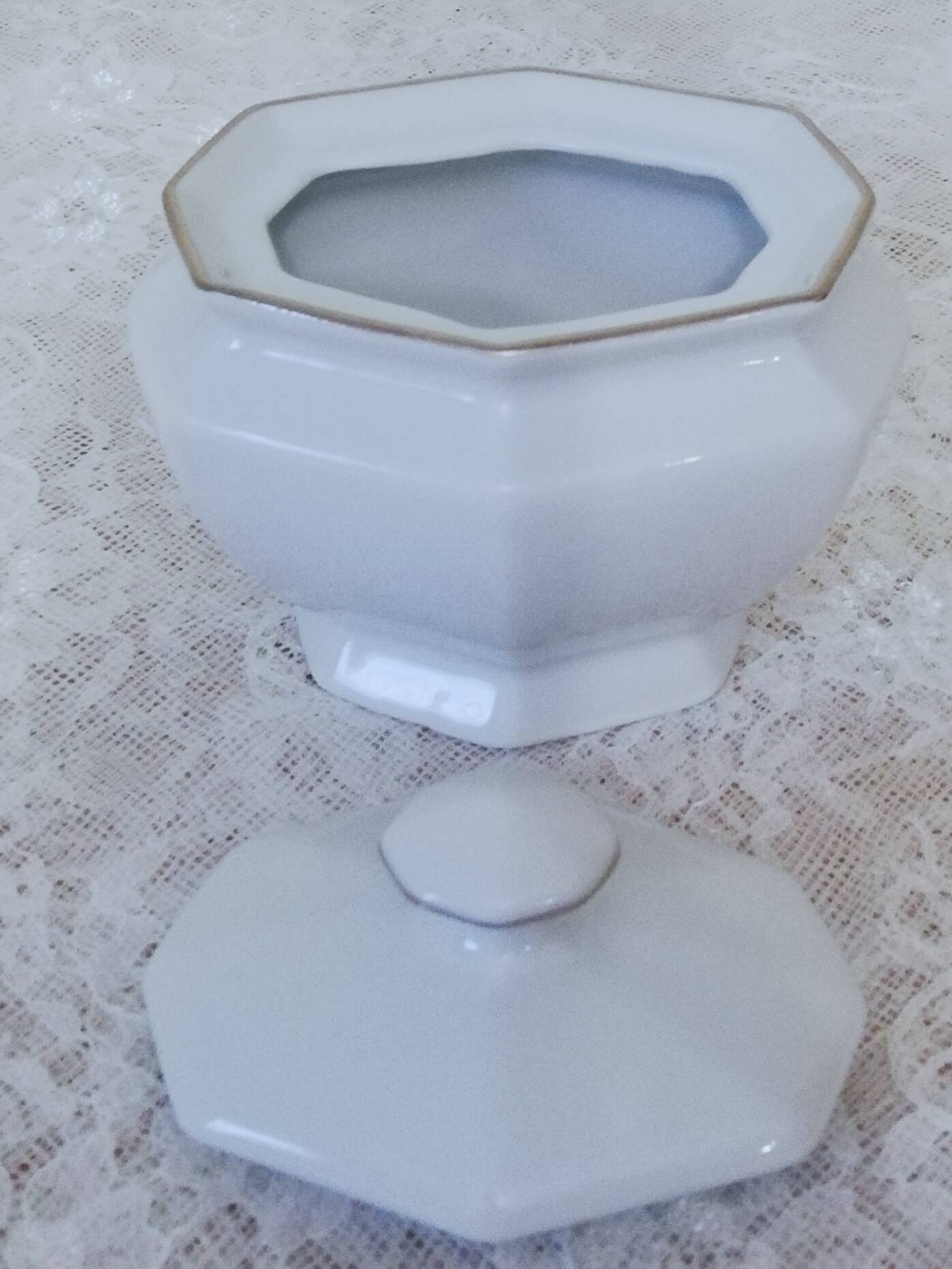 Sugar bowl or candy bowl