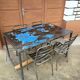 Table et chaises style industriel