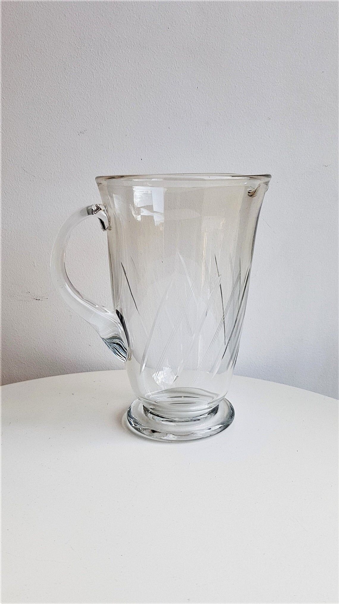 Glass carafe
