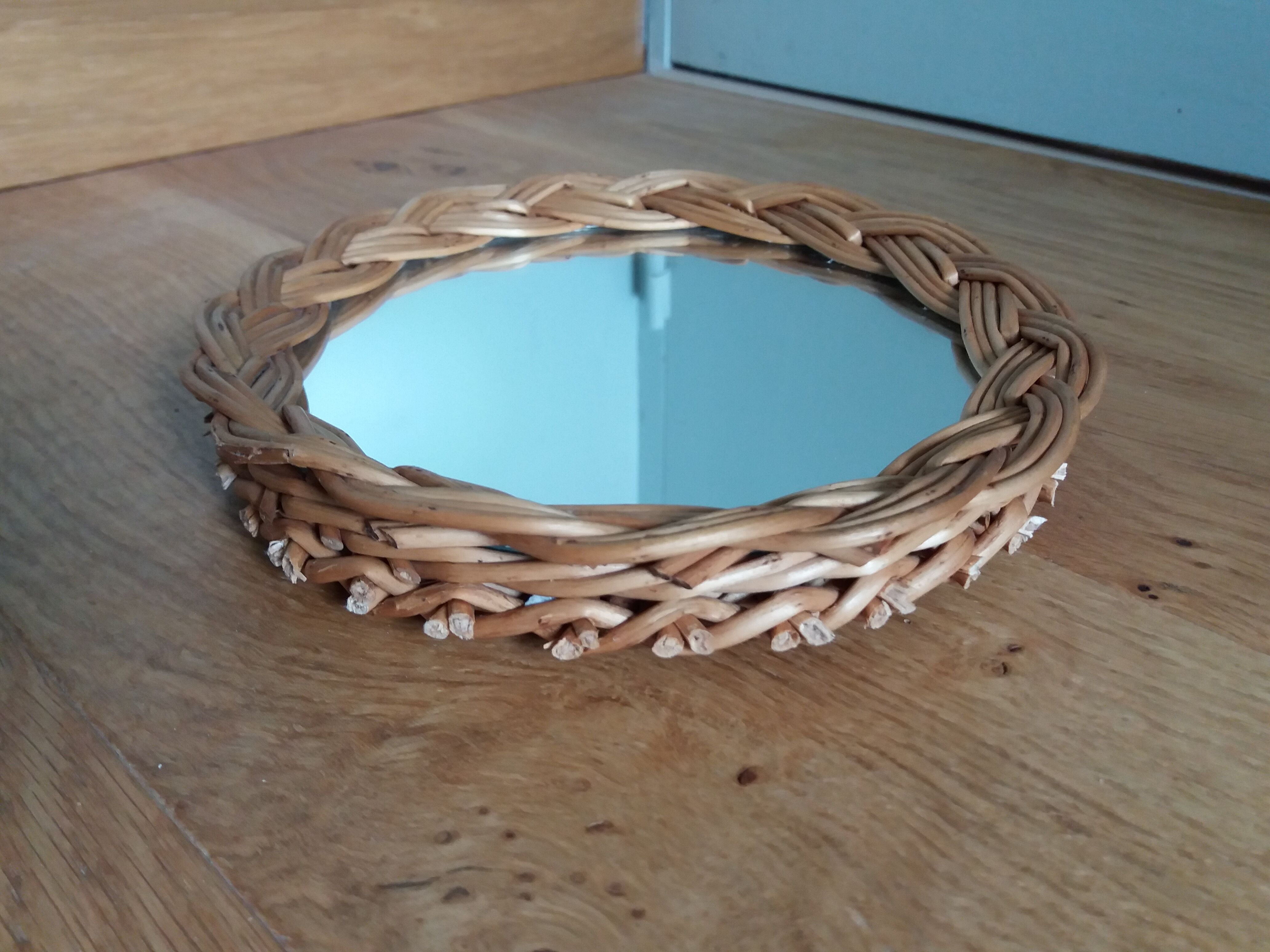 Round rattan wicker mirror 18cm