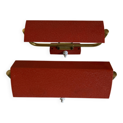 Paire d'appliques pivotantes modernistes en tôle rouge 1950s