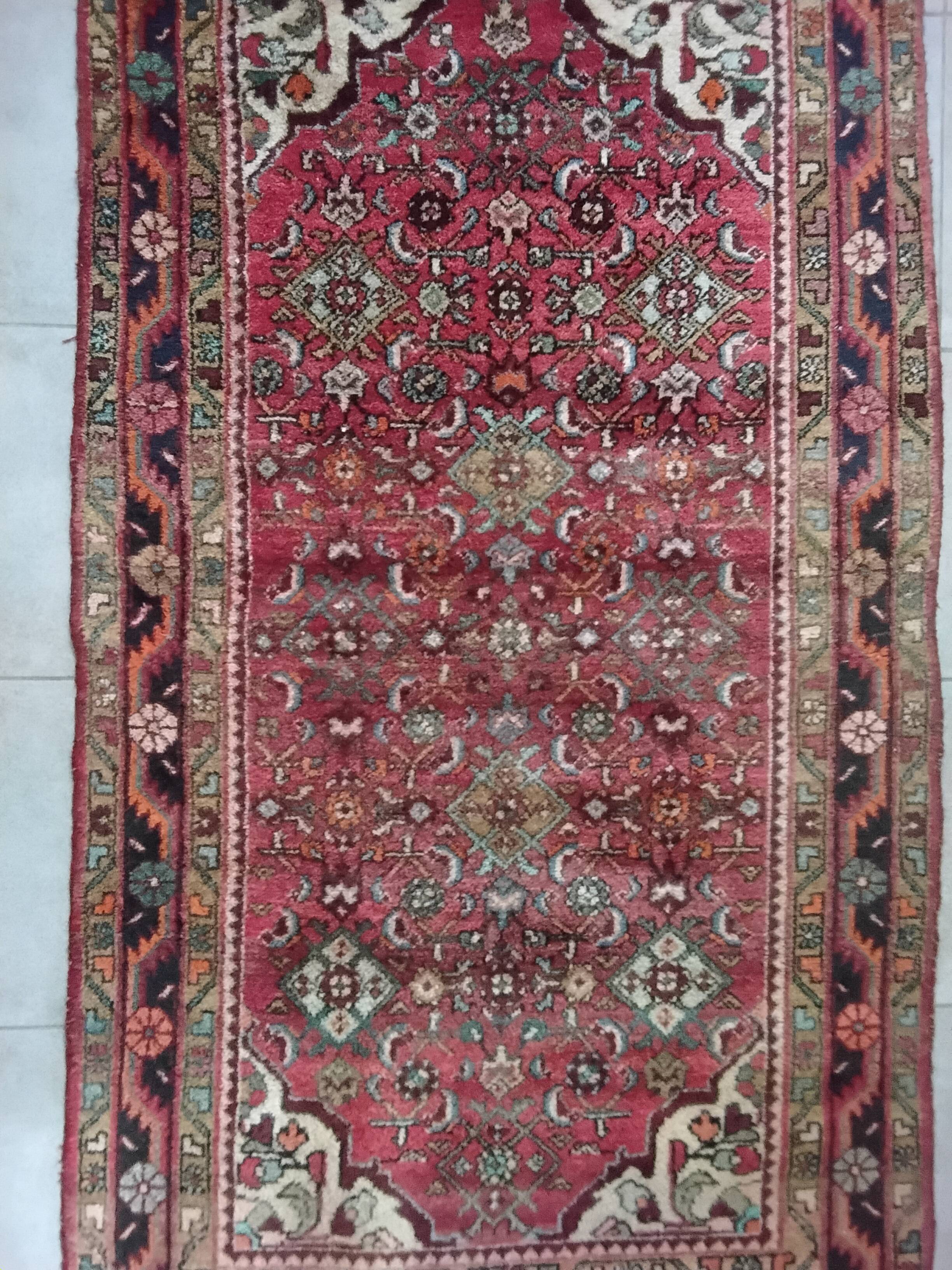 Grand Persian Carpet Hamadan – Floral "All-Over" Design – 202 x 116 cm