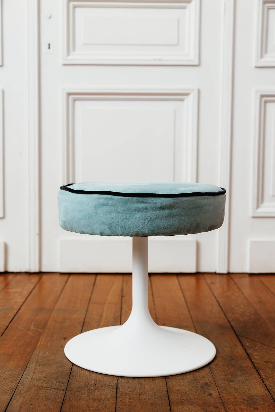 Set of tulip stools and chairs, 1960