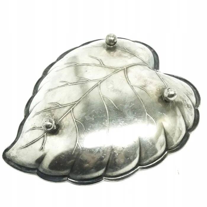 R1J Art Nouveau platter in the shape of a leaf