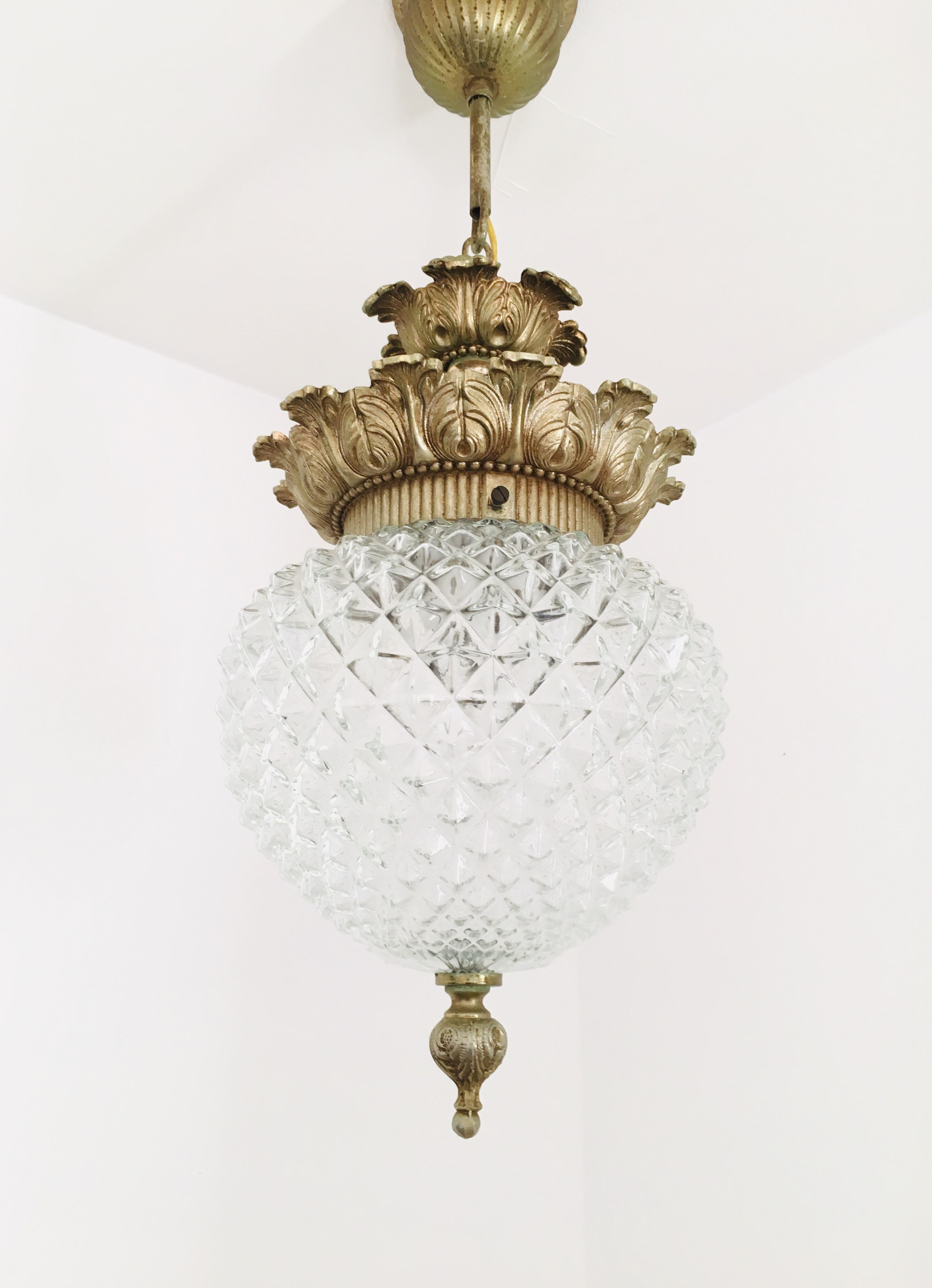 Brass globe suspension