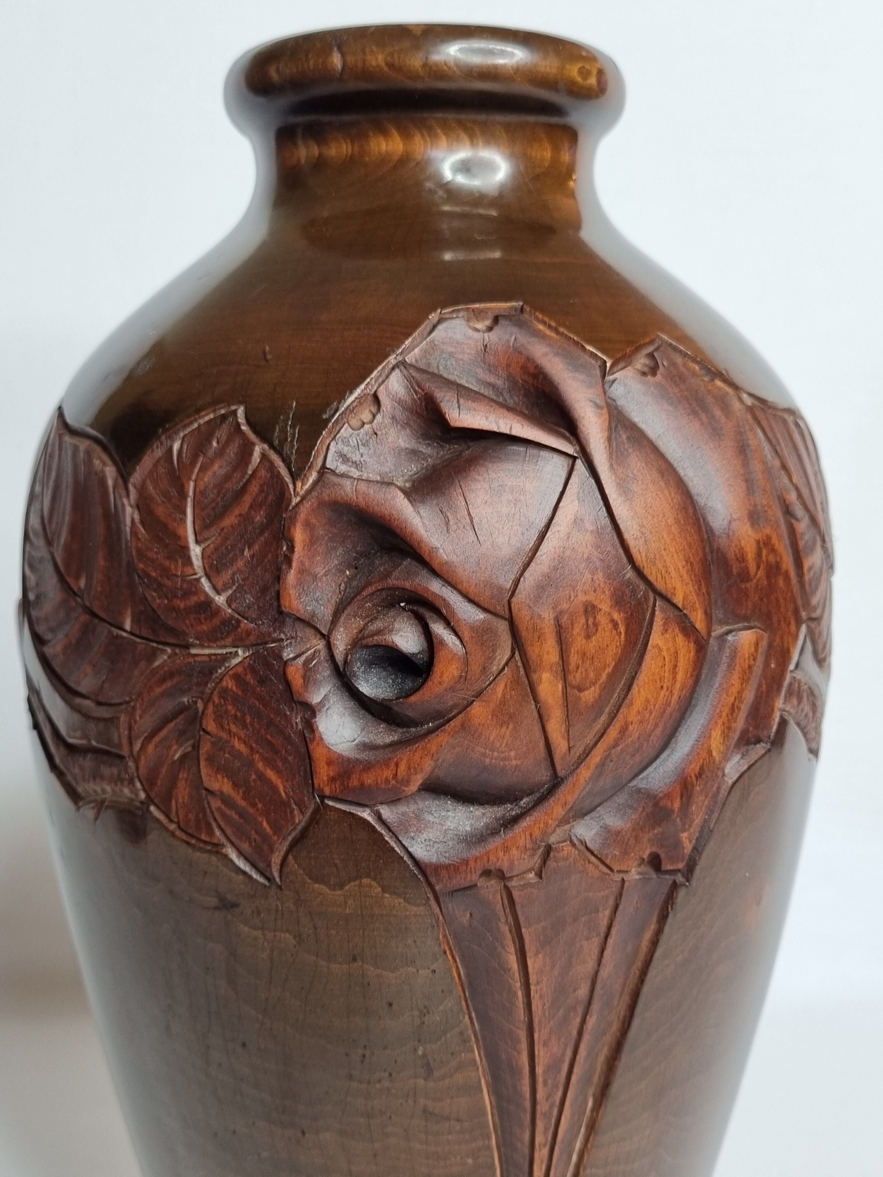 Decorative vase in turned and carved wood, signed "C. Léal", 30 cm