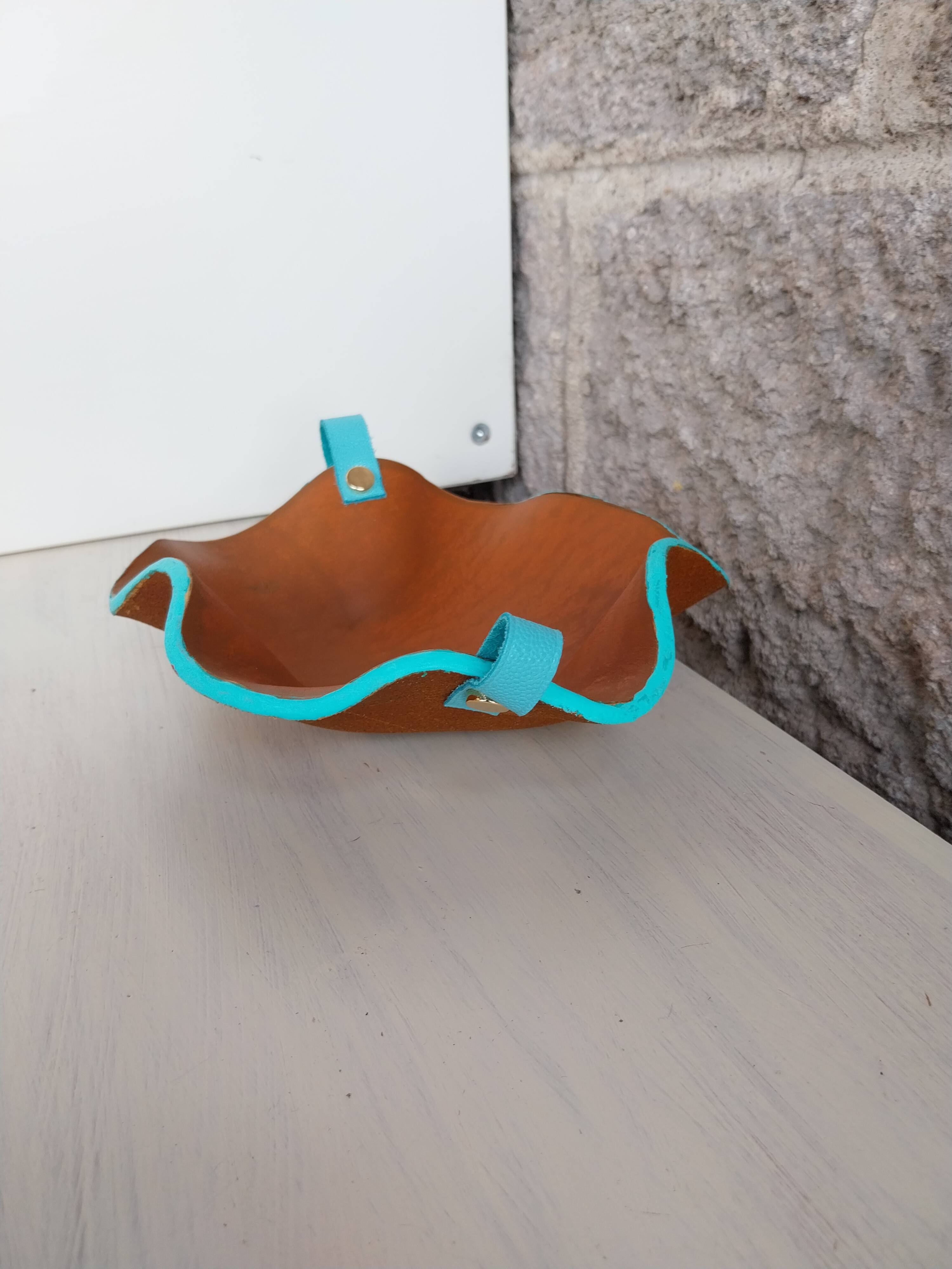 Leather shaped pocket emptier