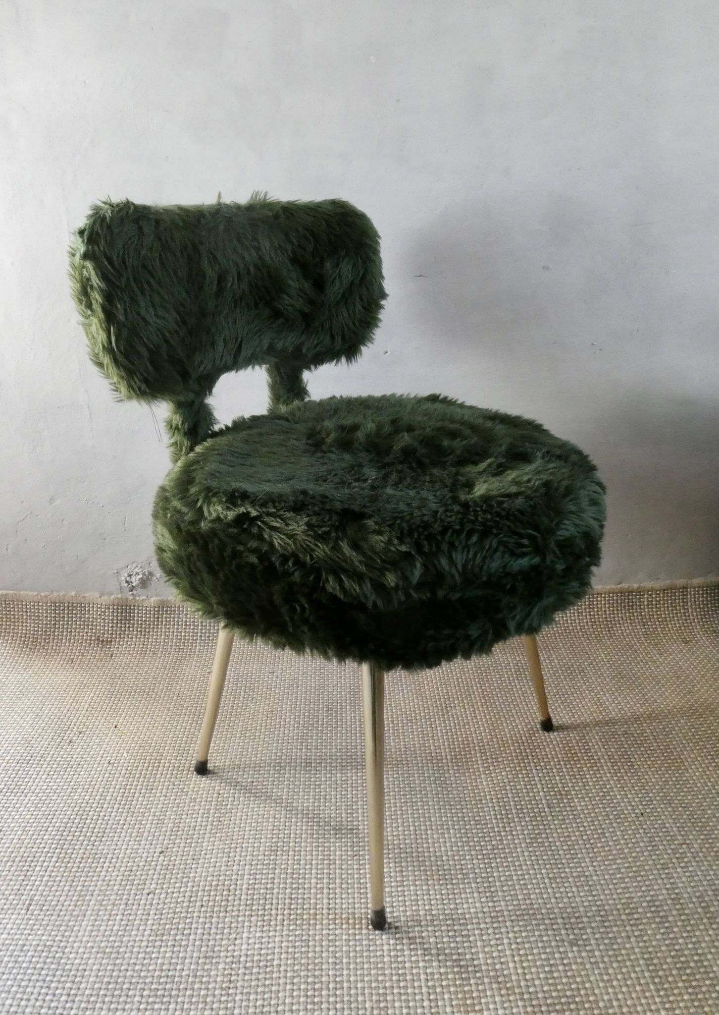 Chaise et tabouret tripode "moumoute" marque Pelfran, vers 1970