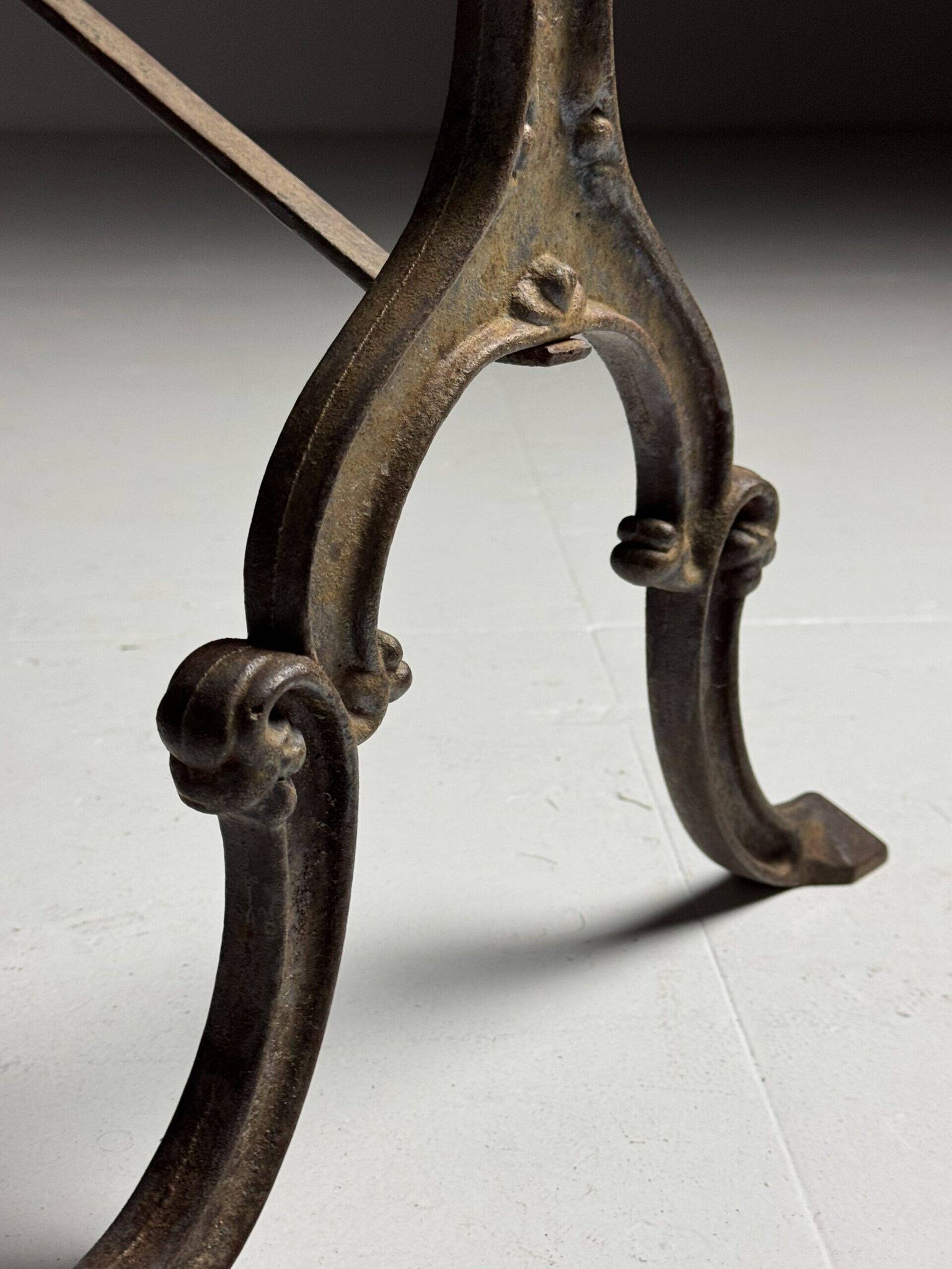 Table d'appoint en mosaïque et fonte