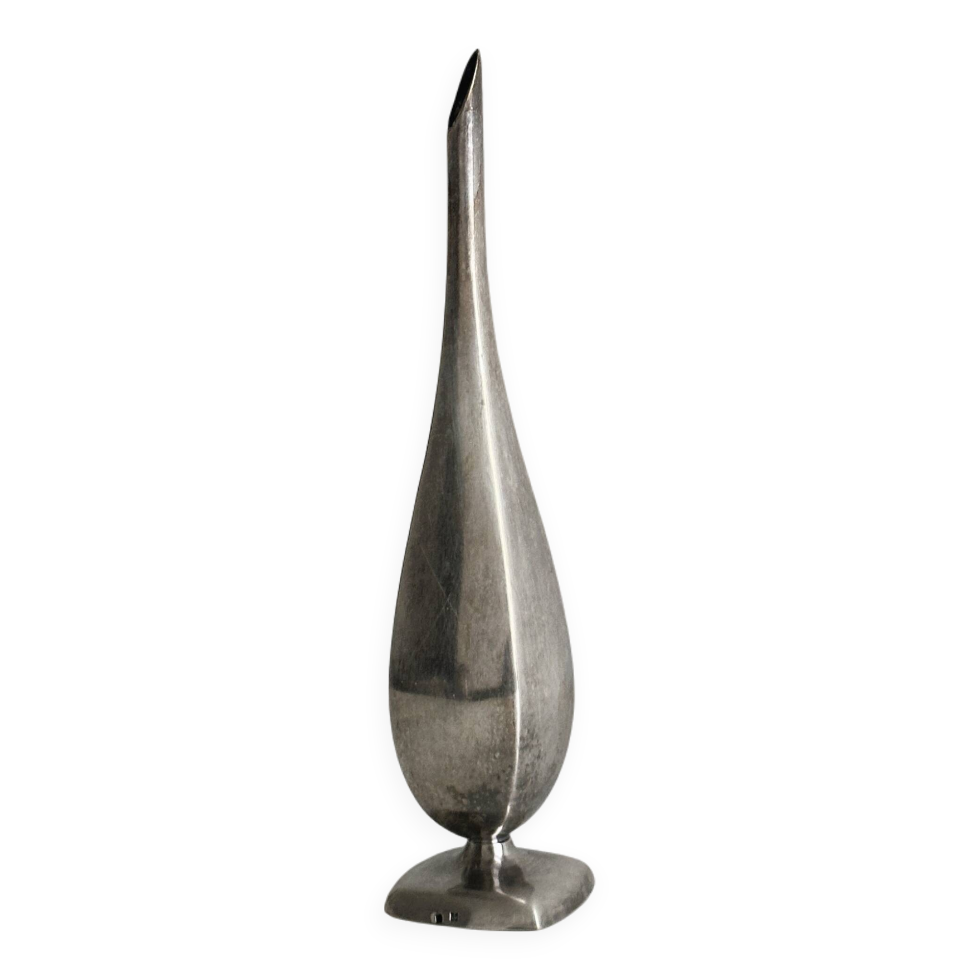 Petit vase soliflore en métal
