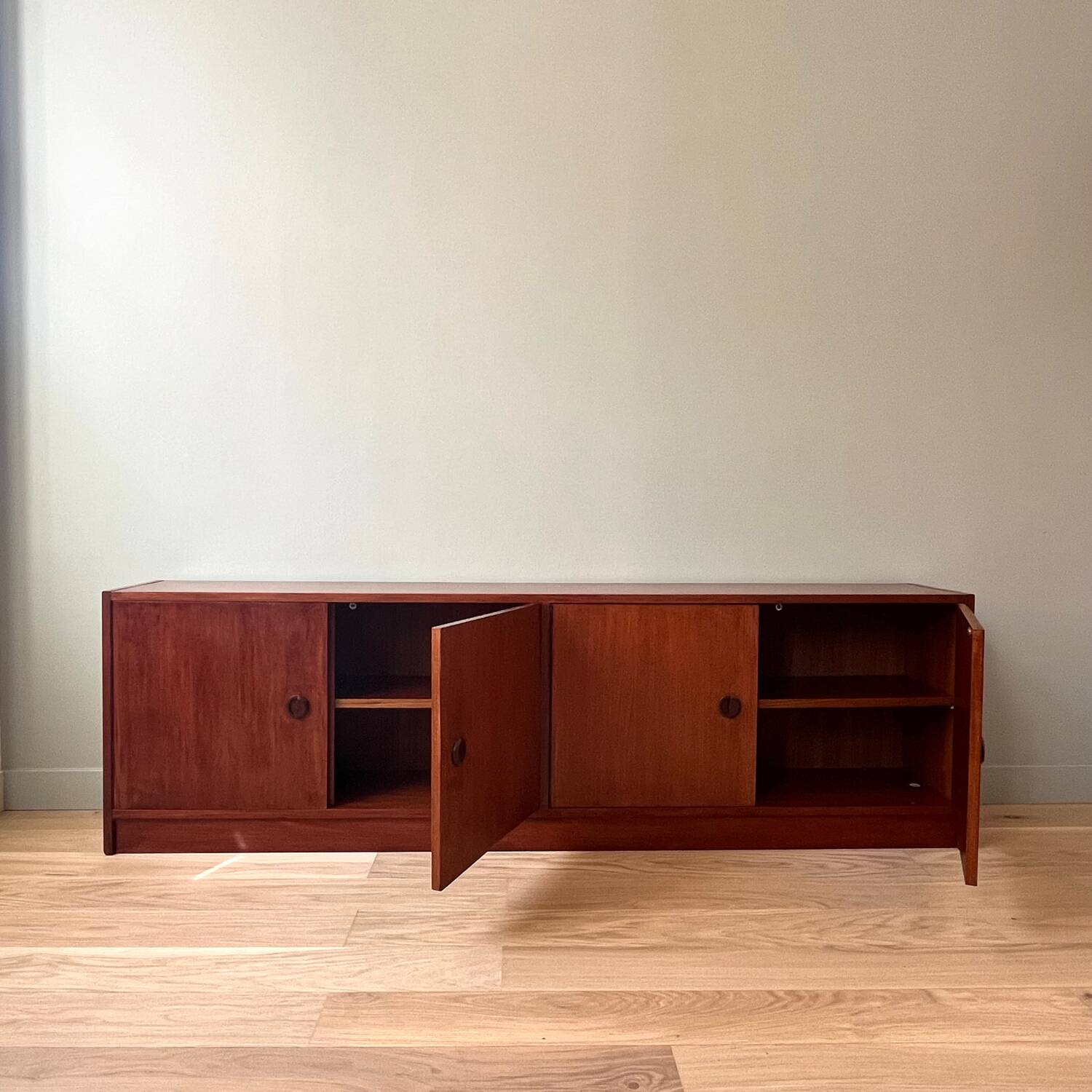 Vintage 70's sideboard with cat eyes handles