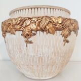 Terracotta pot cache golden flowers