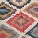 Tapis kilim en toile de jute et coton. 155cm x 270cm