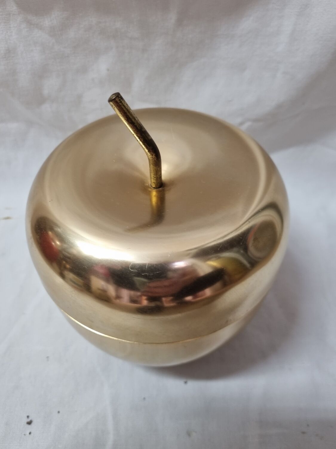 Golden apple, ice bucket