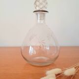 Carafe en verre gravé vintage