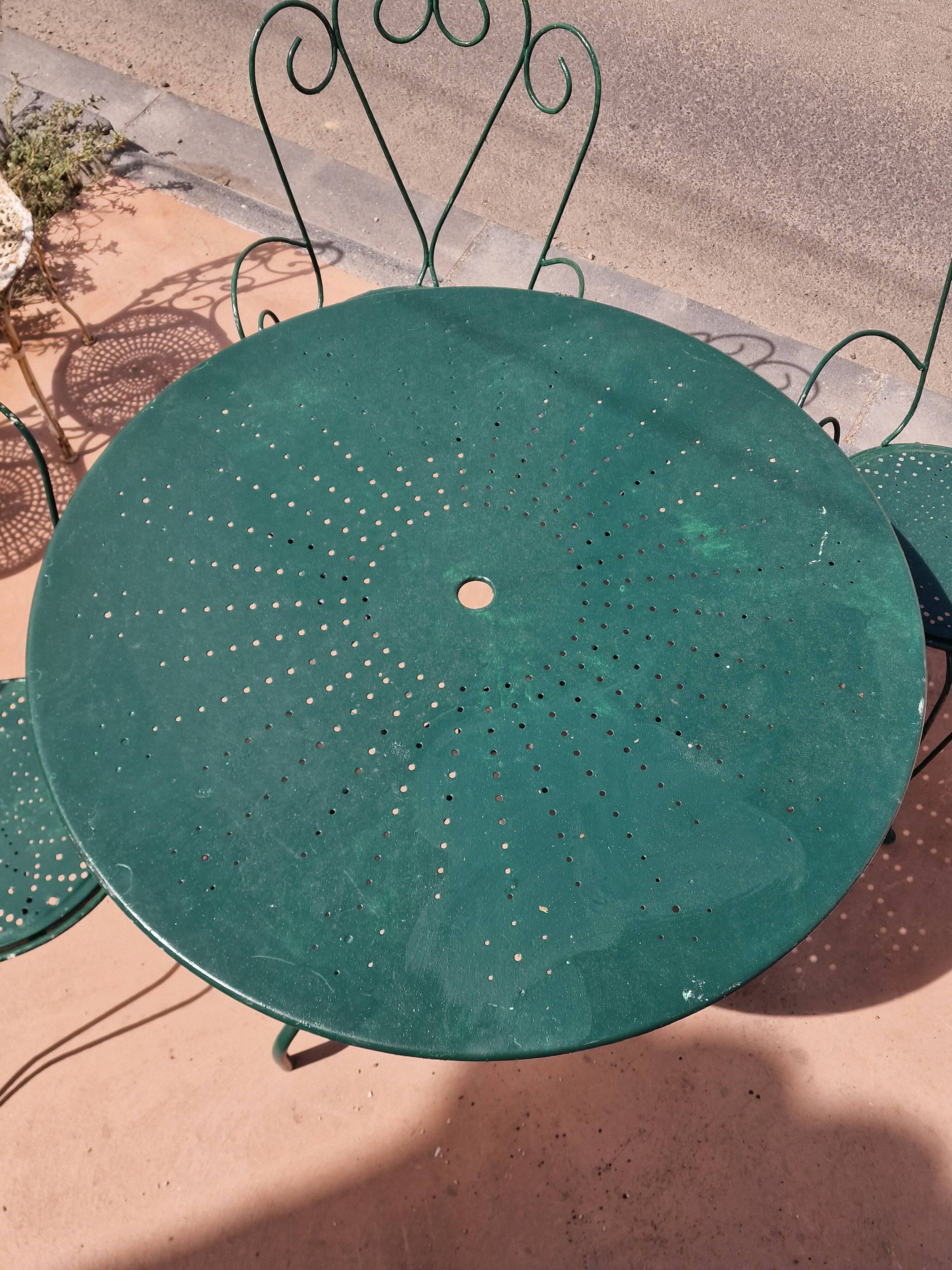 Salon de jardin en fer vert (1 table + 4 chaises)