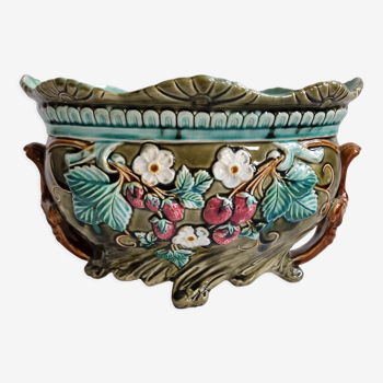 Onnaing planter in Majolica floral pattern with strawberry-shaped accents - France 1900