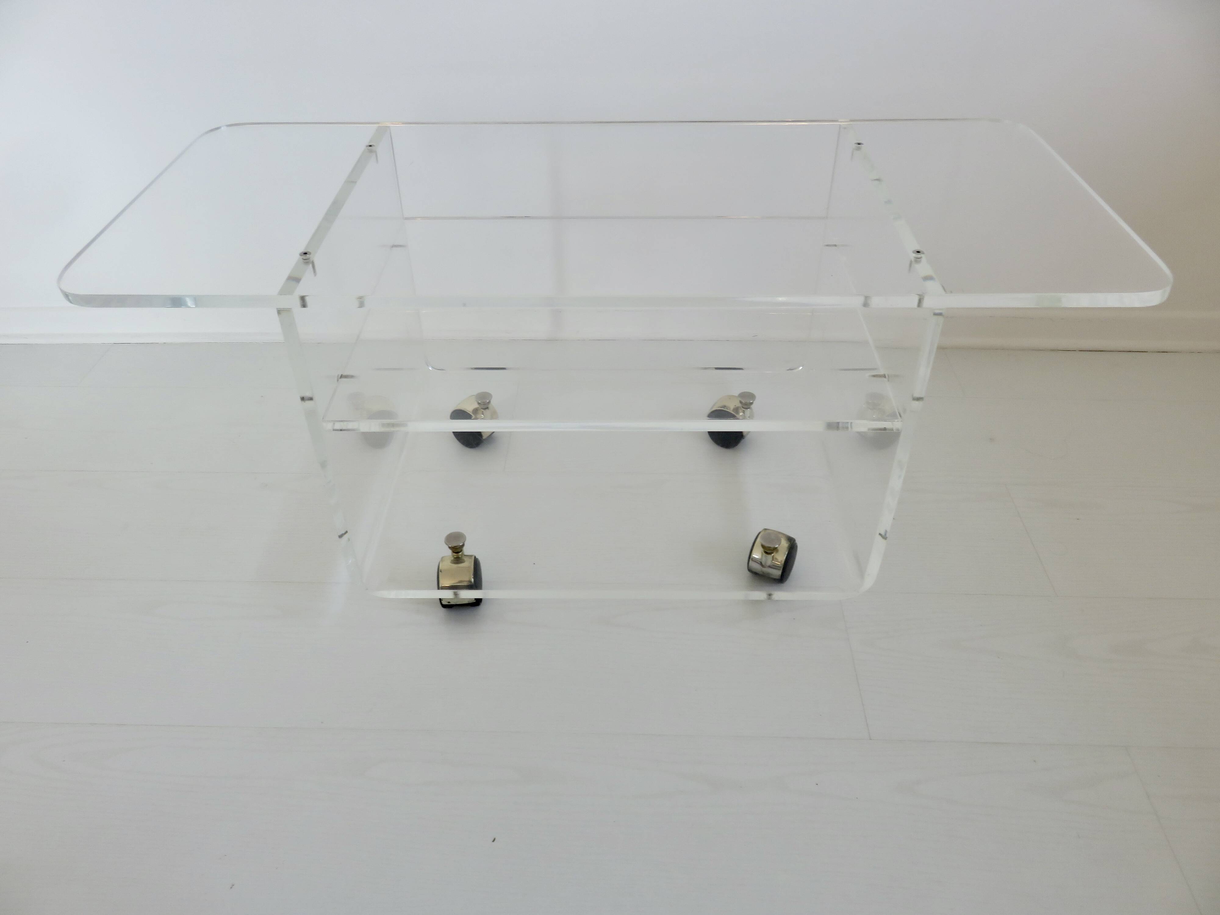 Table en plexiglas design de David Lange pour " Les invisibles du marais "