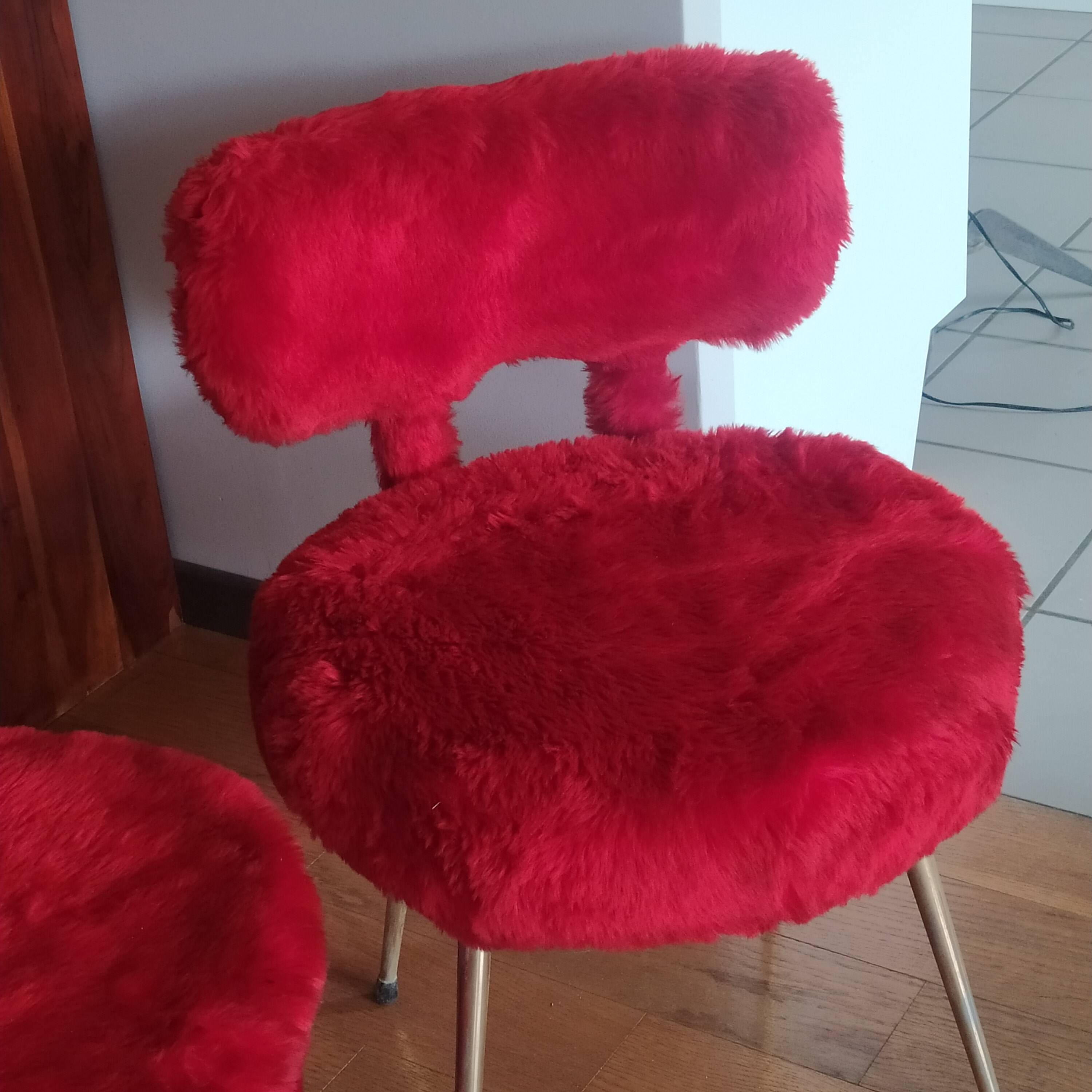 vintage red furry chair and pouf Pelfran 1960/1970