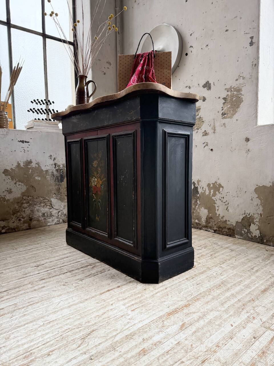 Floral 1920s trading counter