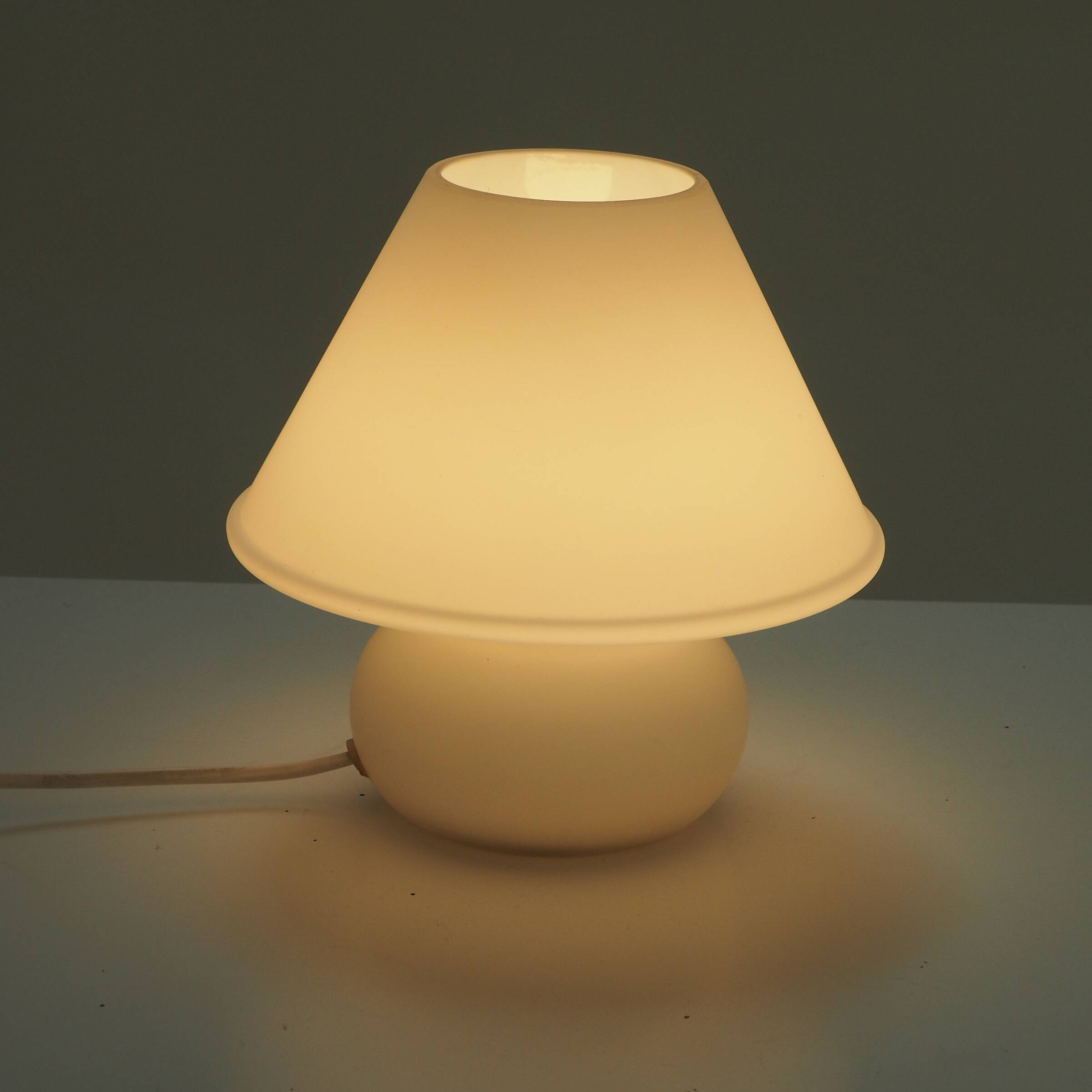 Lampe en verre en forme de champignon Modèle 6249 par Glasshütte Limburg