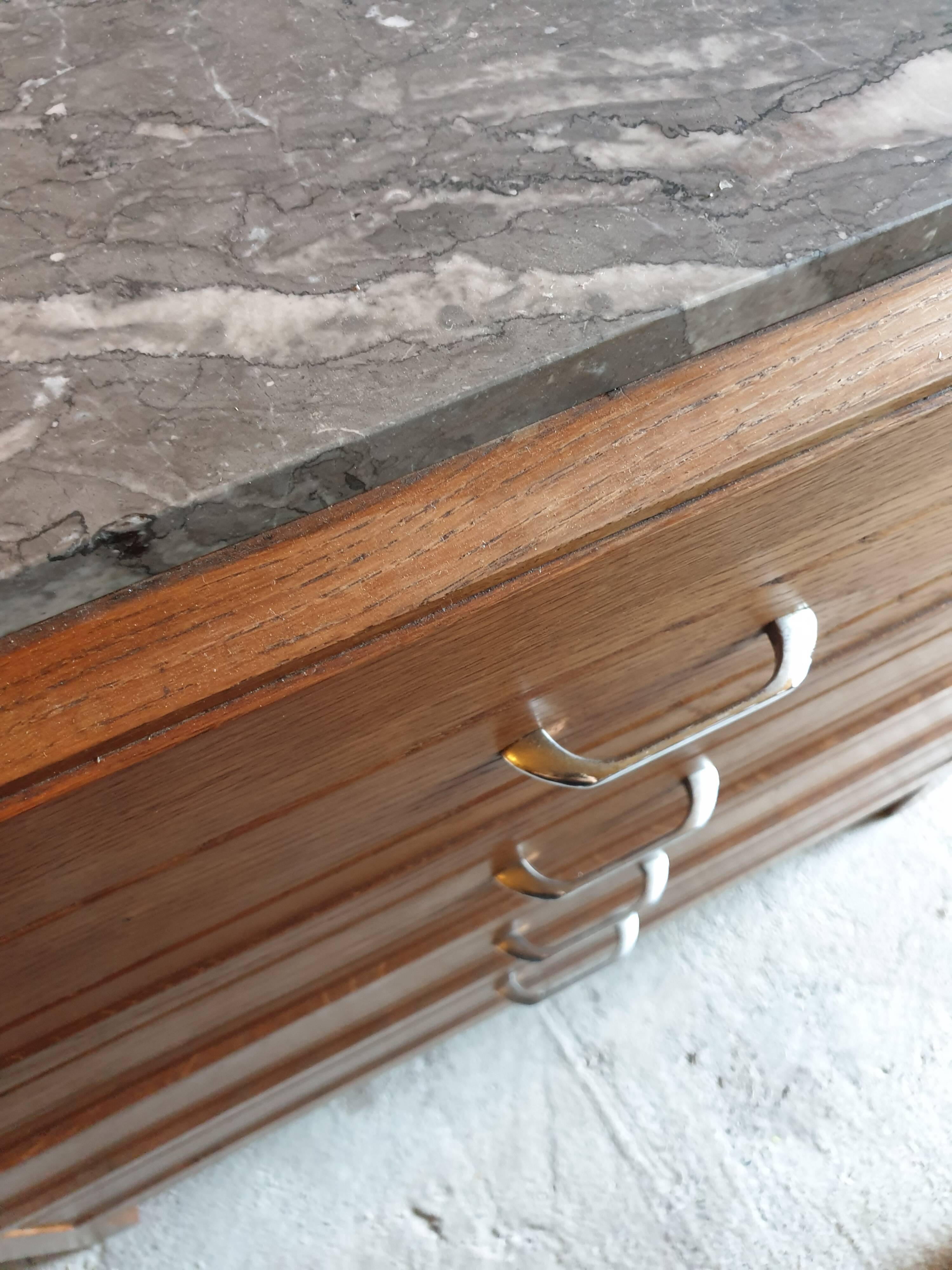Commode en chêne et marbre