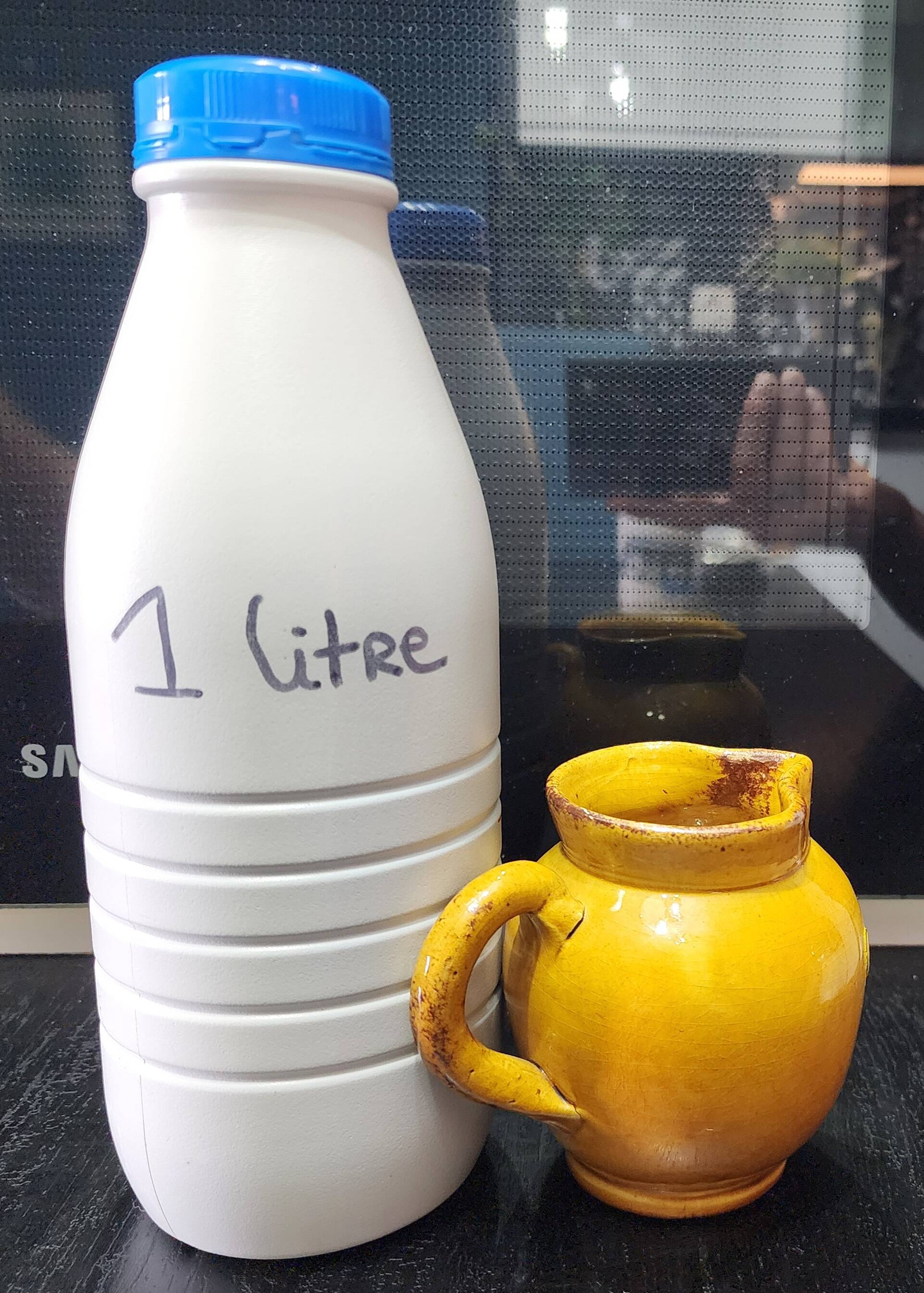 vintage ceramic water jug yellow Vallauris h10cm