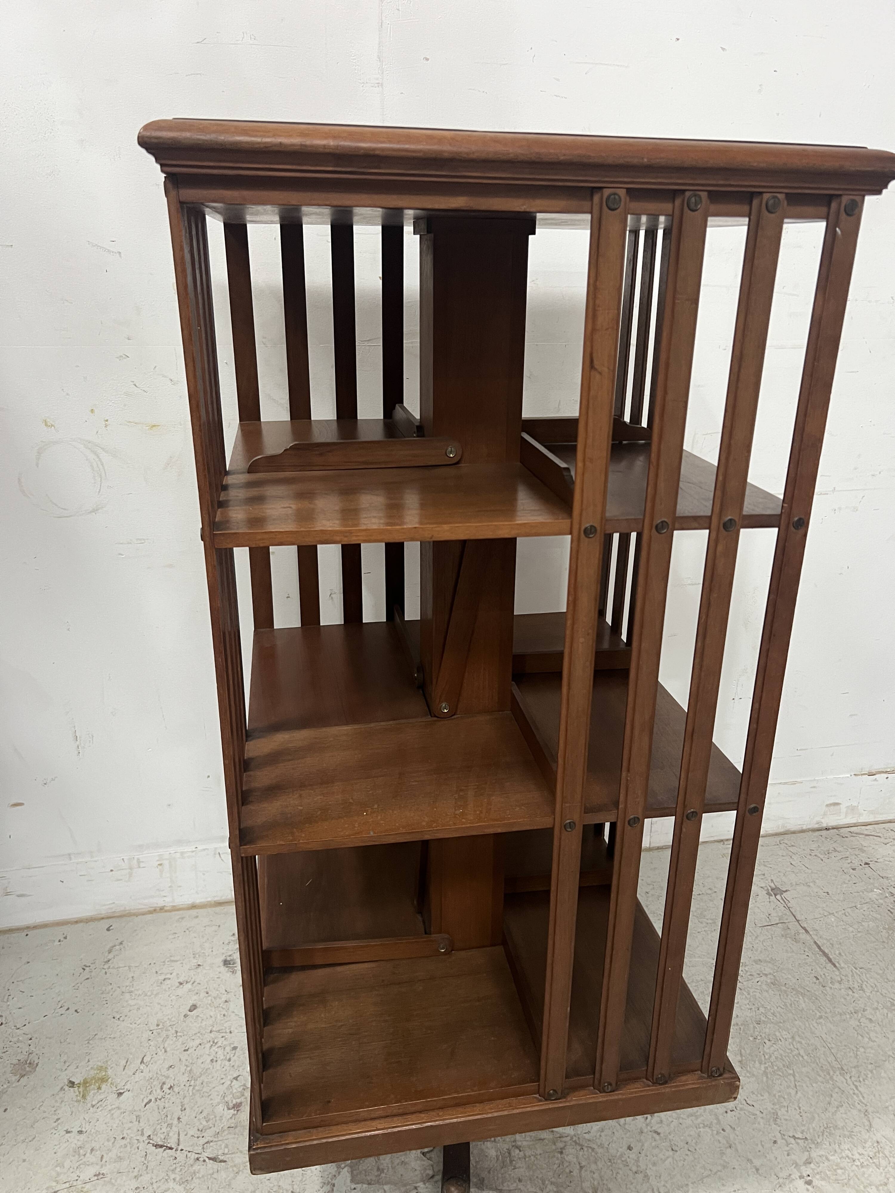 Rotating library in solid walnut, 20th century.
