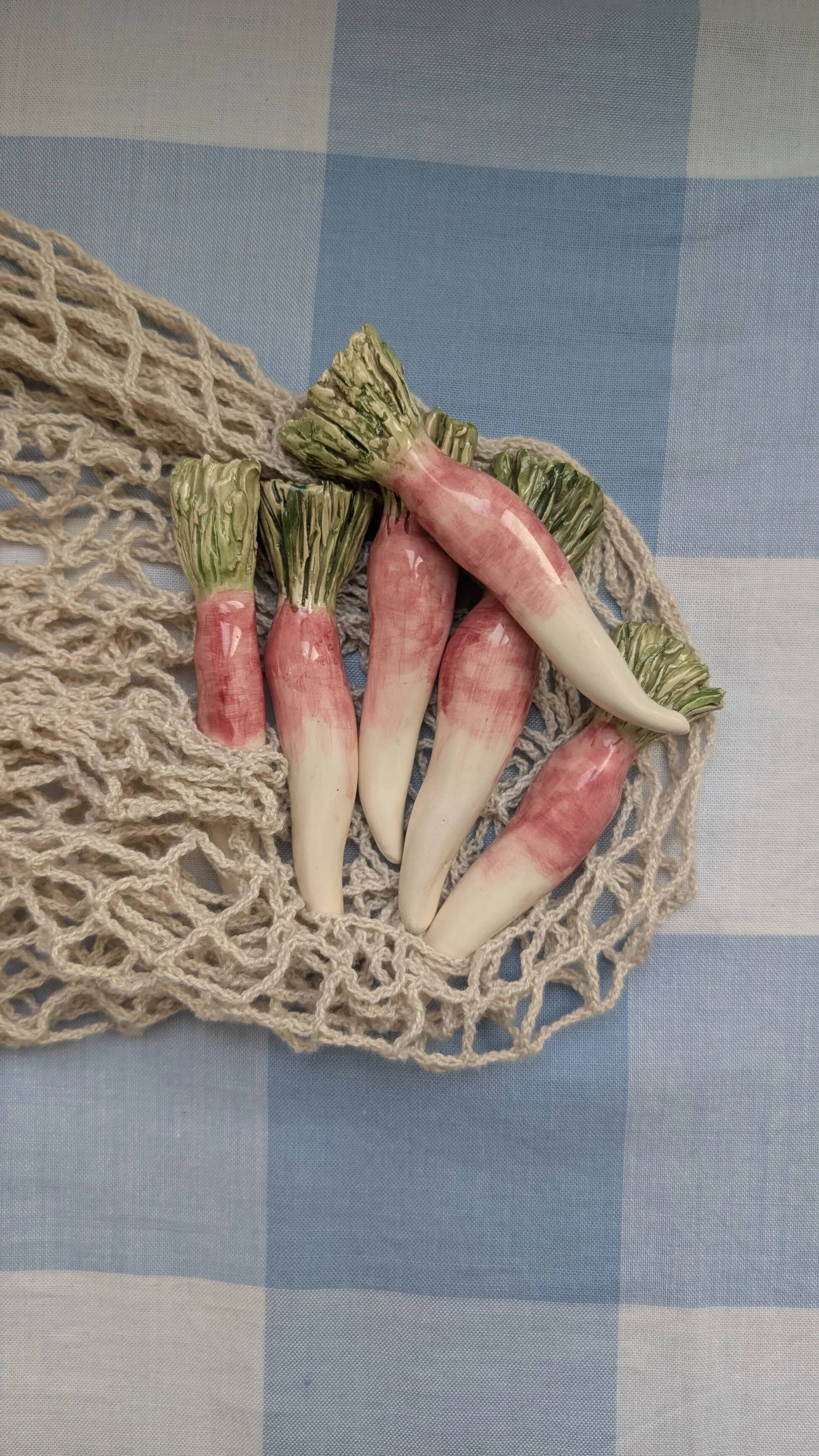 Set of 6 radish-shaped knife rests