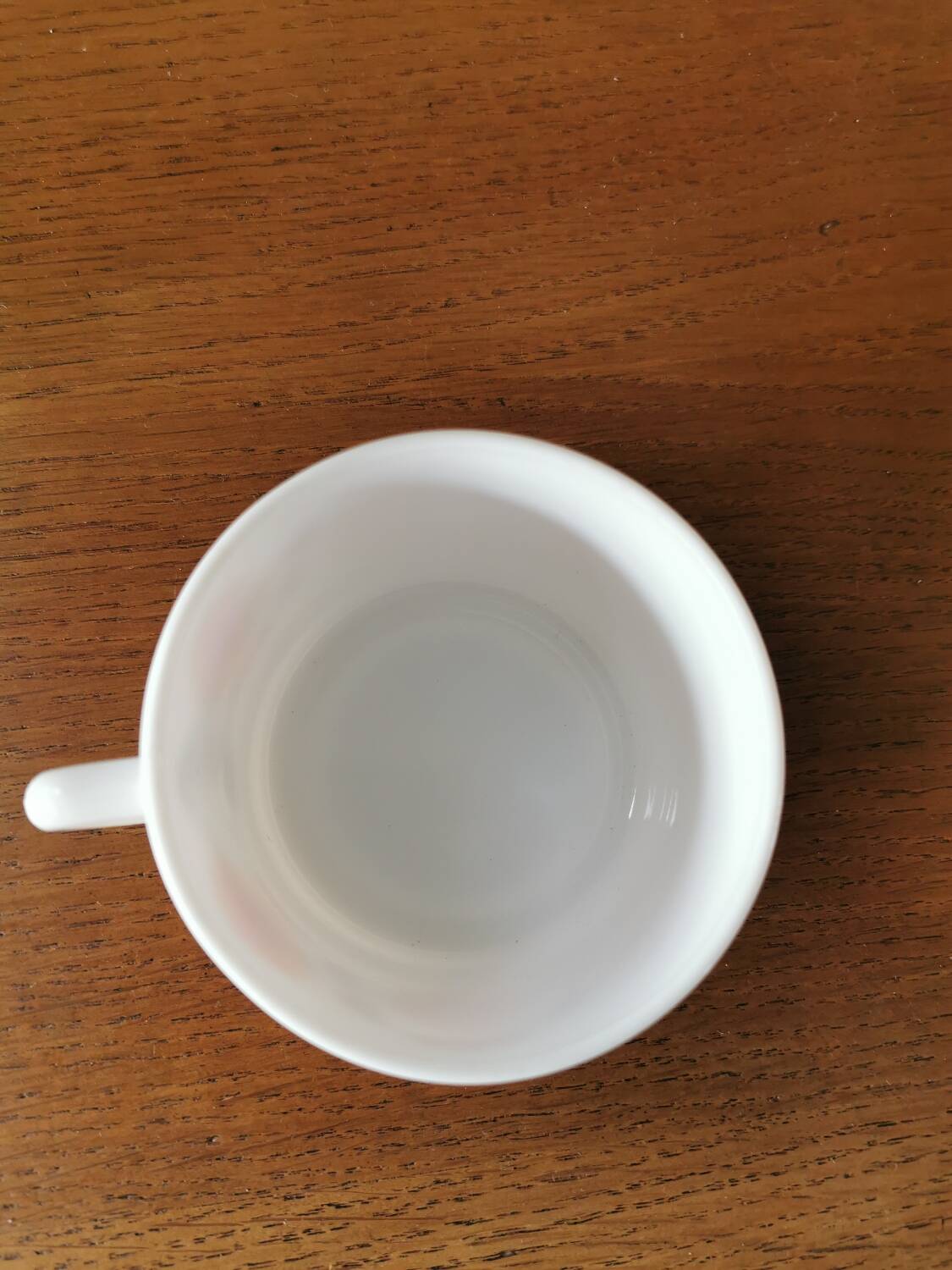 Suite of 4 large vintage cups