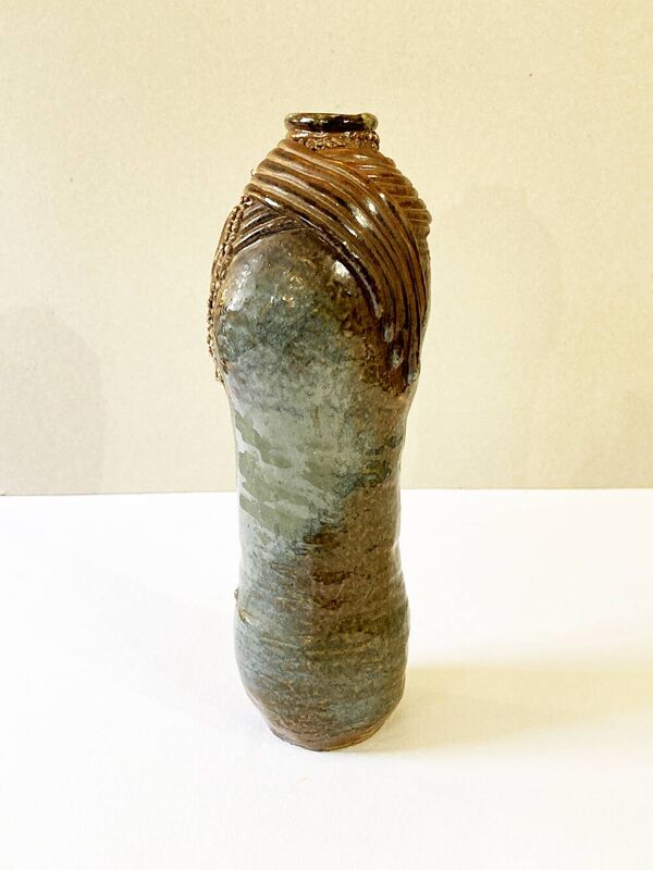 Vase en grès vernissé et monogrammé