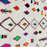 Decorated white wool rug 200cm x 300cm