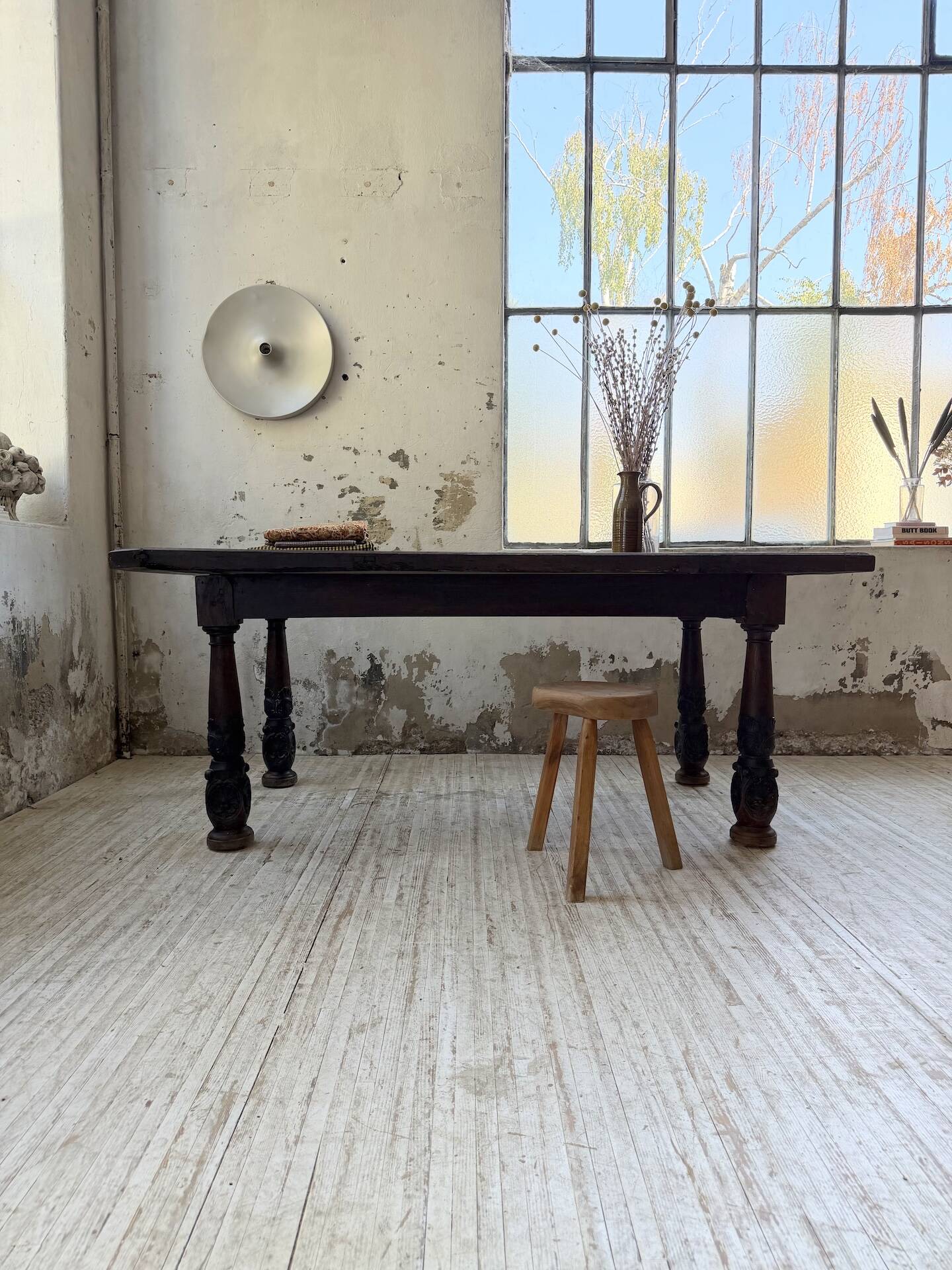 19th-century castle table, carved solid oak, 190cm.