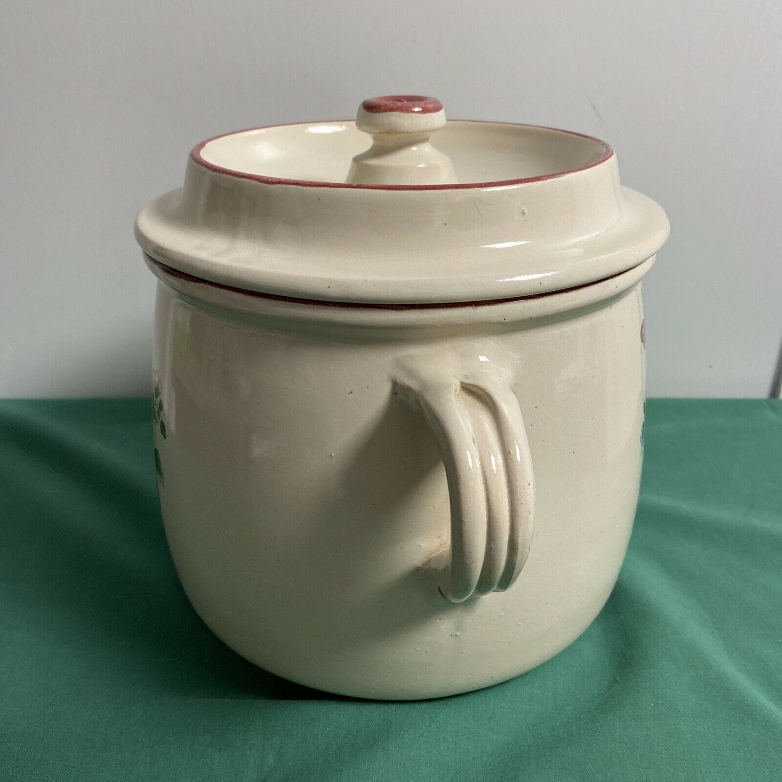 Pot shape pot with vintage ceramic lid floral decoration
