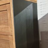 Trade cabinet with flaps