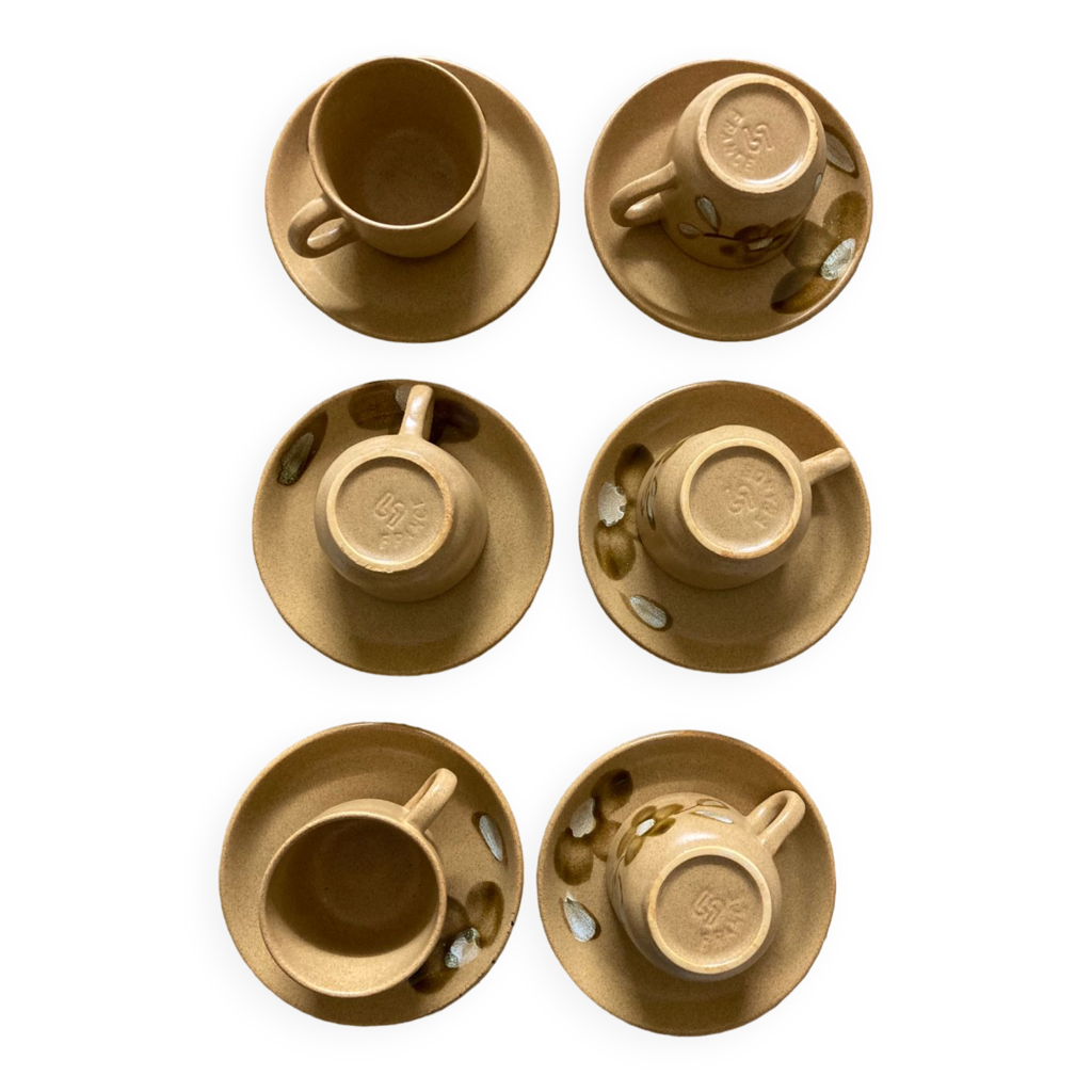 Tasse et sous tasse à dejeuner en faience au décor reproduction